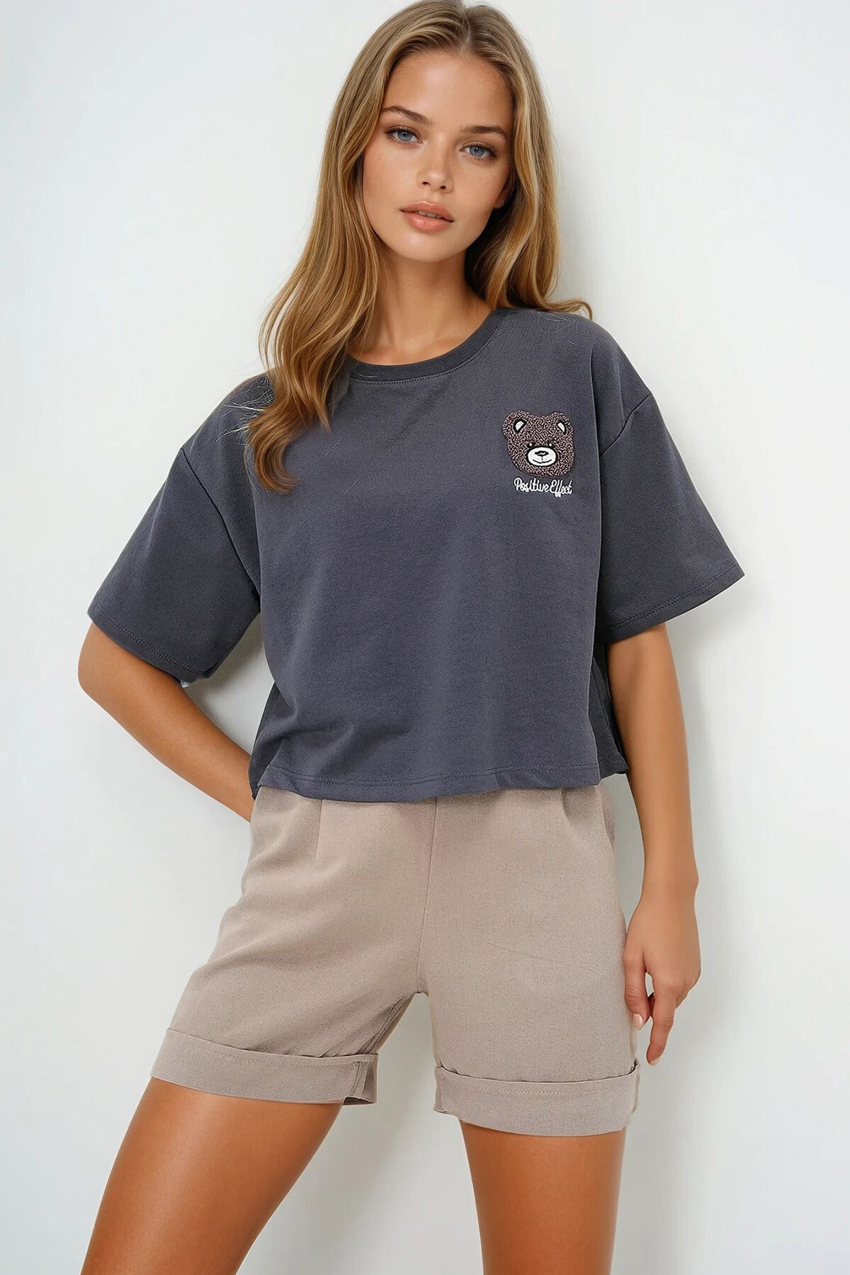 Antrasit Bisiklet Yaka Ayıcık Motifli Oversize Crop T Shırt