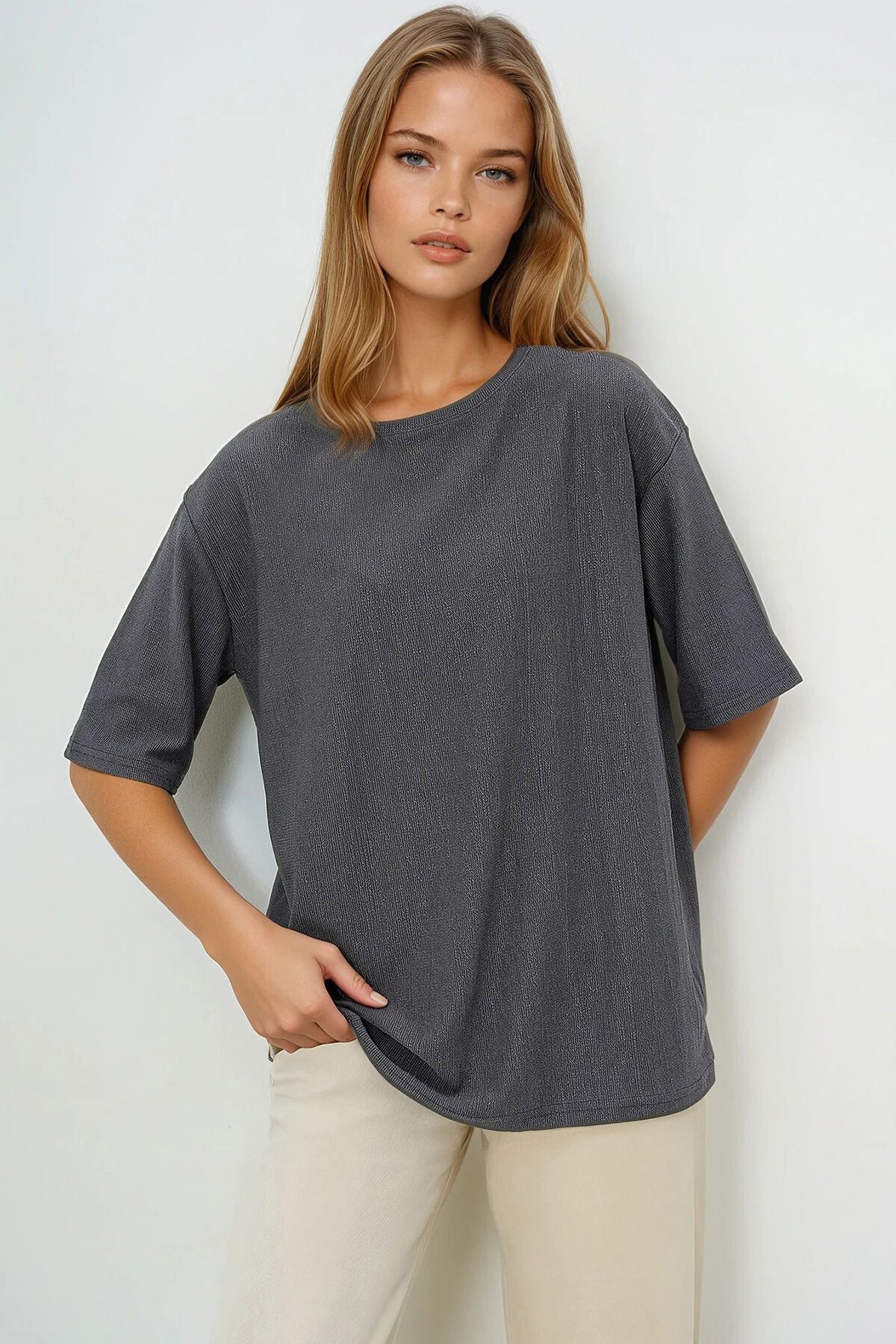 Antrasit Bisiklet Yaka Dokulu Basic T Shırt