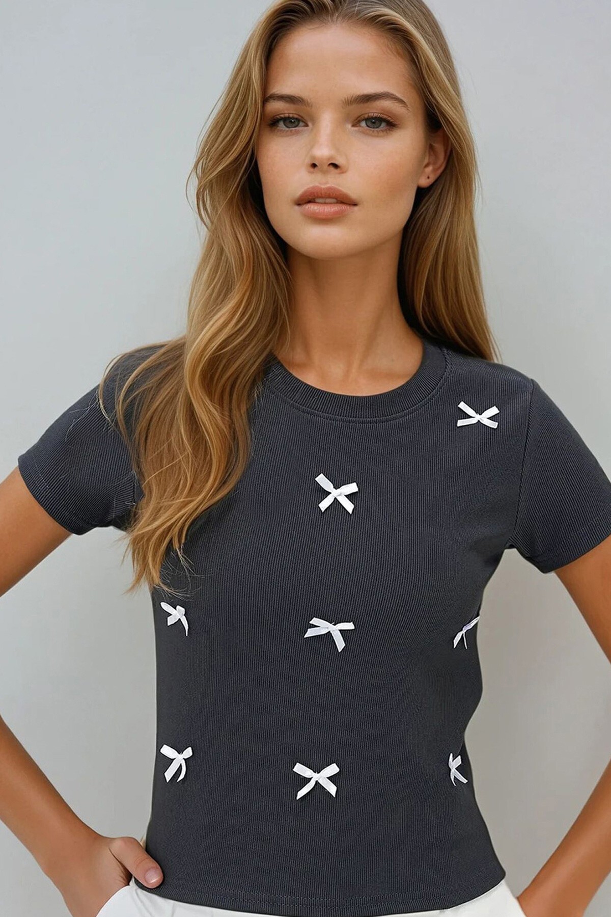 Antrasit Bisiklet Yaka Fiyonk Süslü Crop Bluz