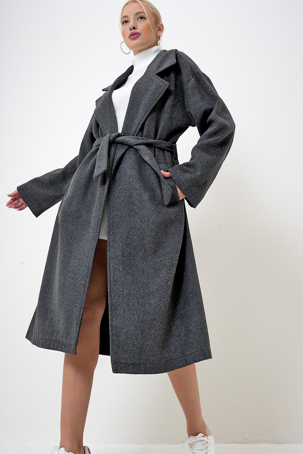 Antrasit Çift Cepli İçi Astarsız Kendinden Kemerli Kaşe Kaban