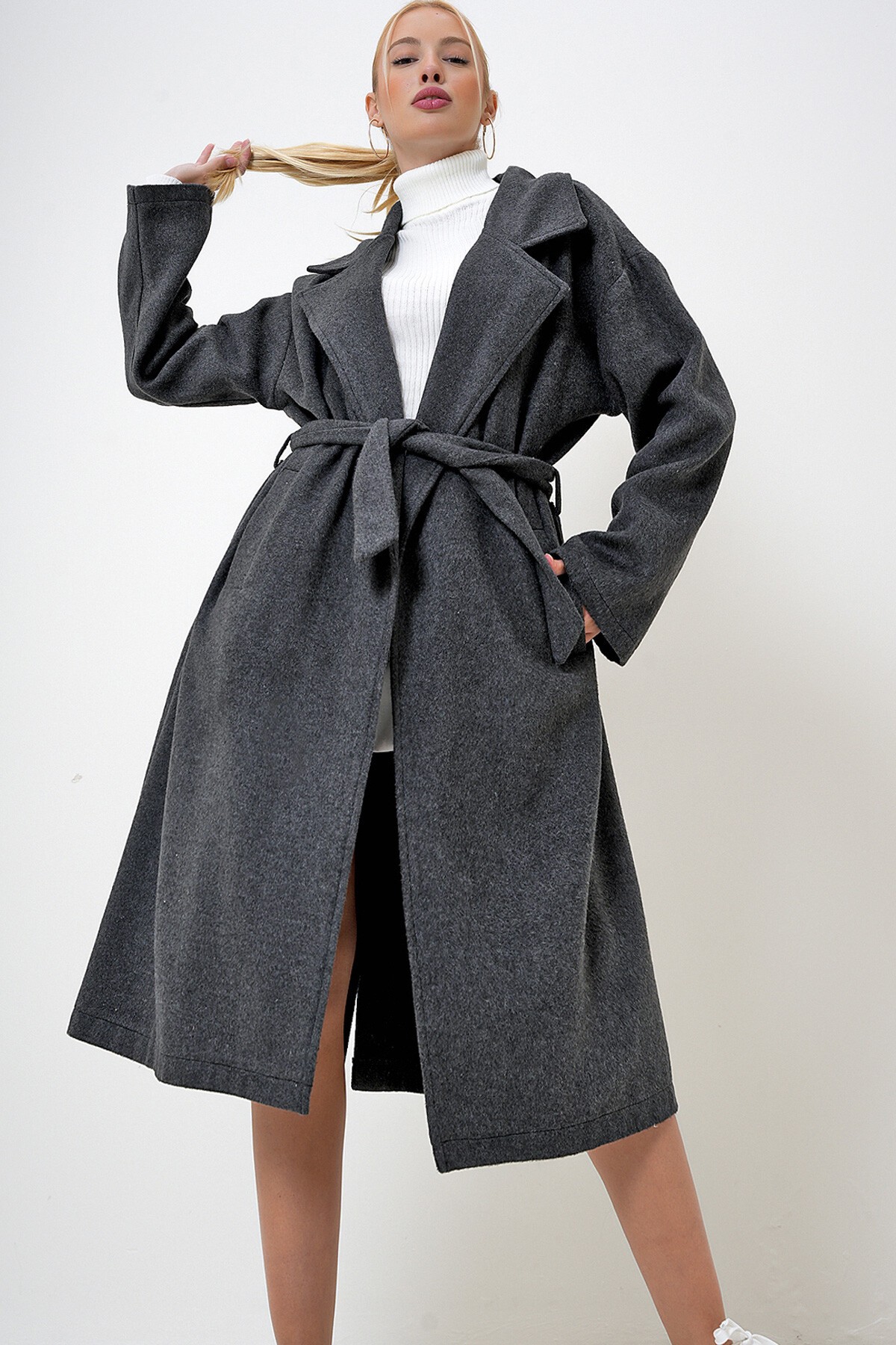 Antrasit Çift Cepli İçi Astarsız Kendinden Kemerli Kaşe Kaban