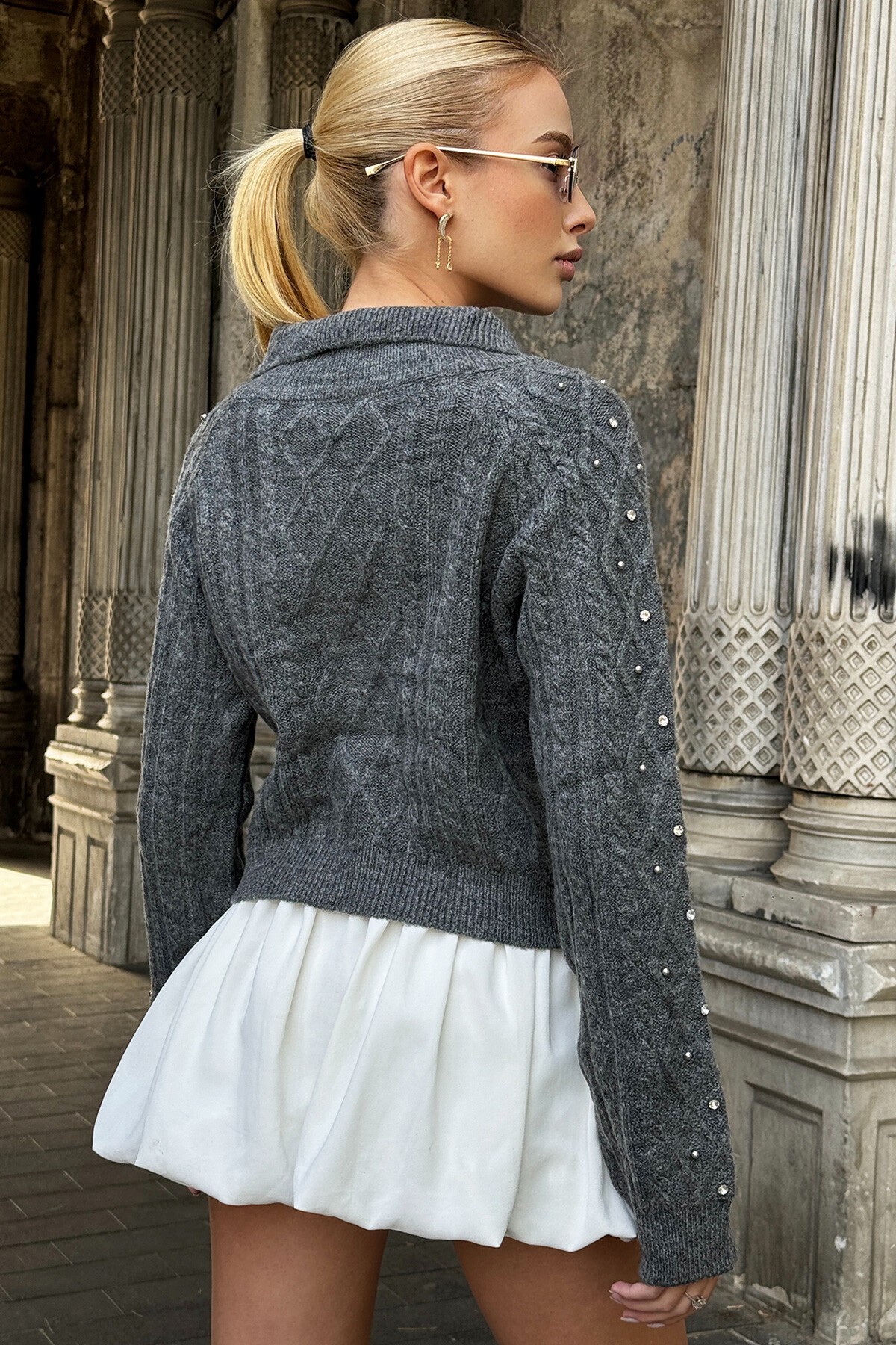 Antrasit İşlemeli Triko Hırka