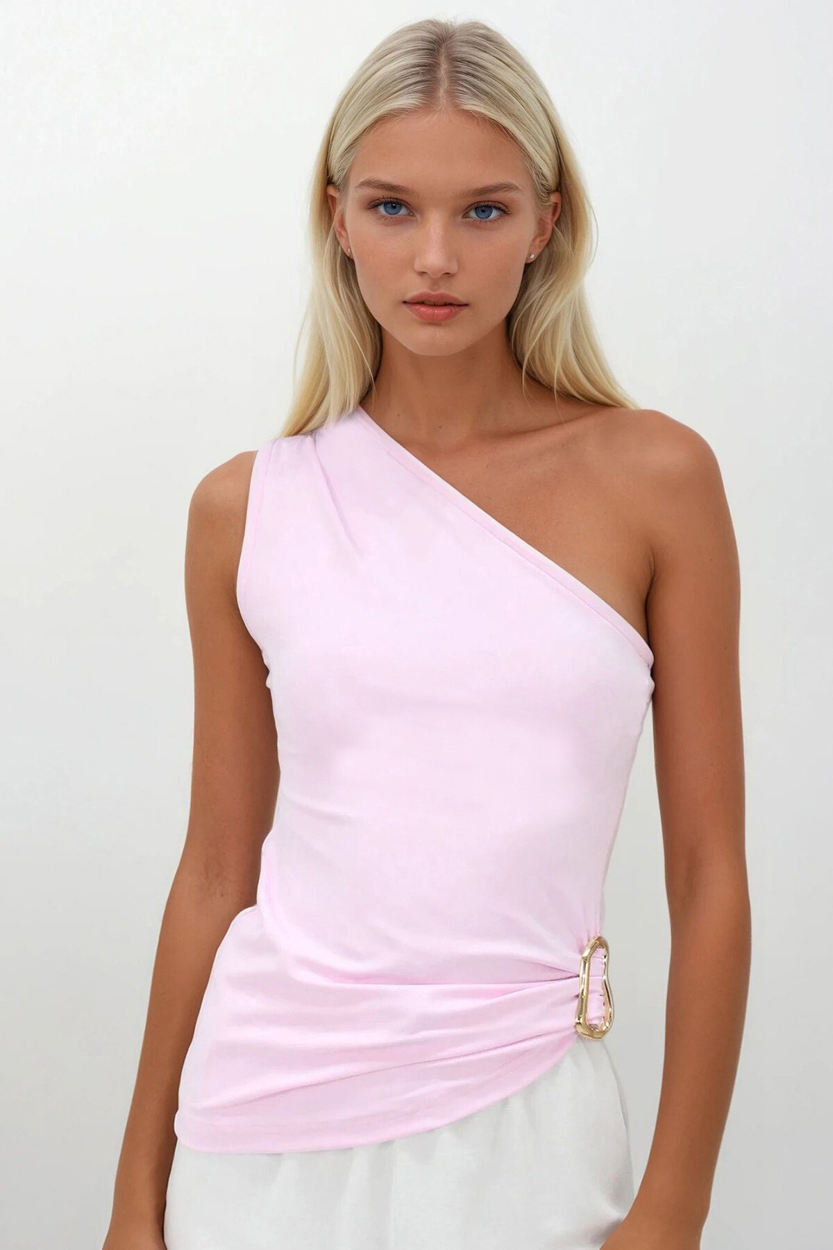 Pembe Asimetrik Yaka Tek Omuz Beli Metal Aksesuarlı Drapeli Bluz