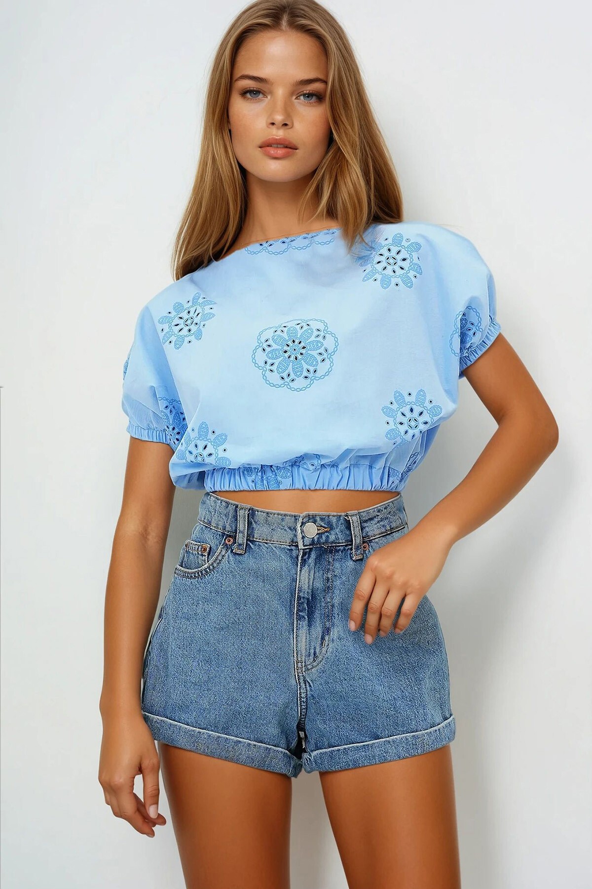 Bebe Mavi Geniş Yaka Güpür Premium Crop Dokuma Bluz