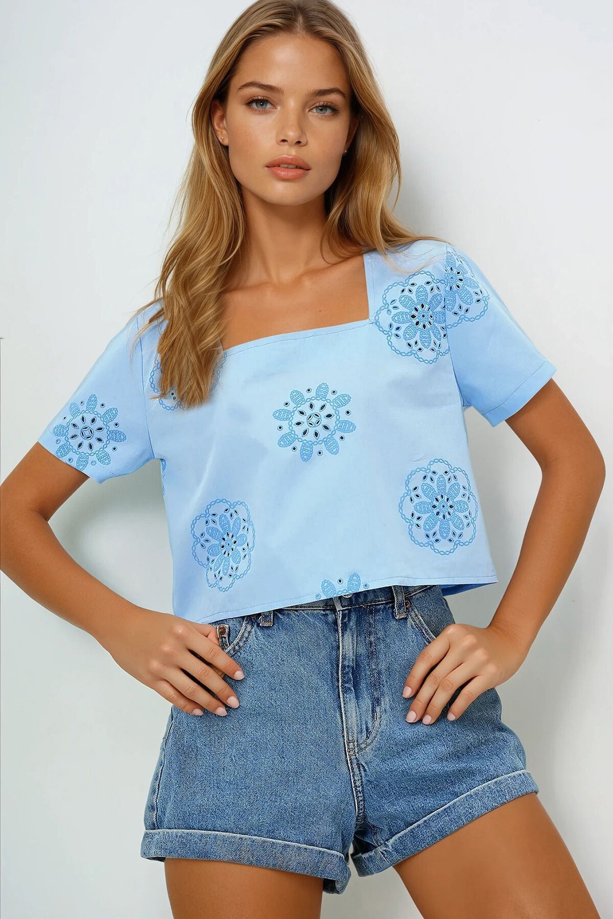 Bebe Mavi Kare Yaka Güpür Premium Dokuma Crop Bluz