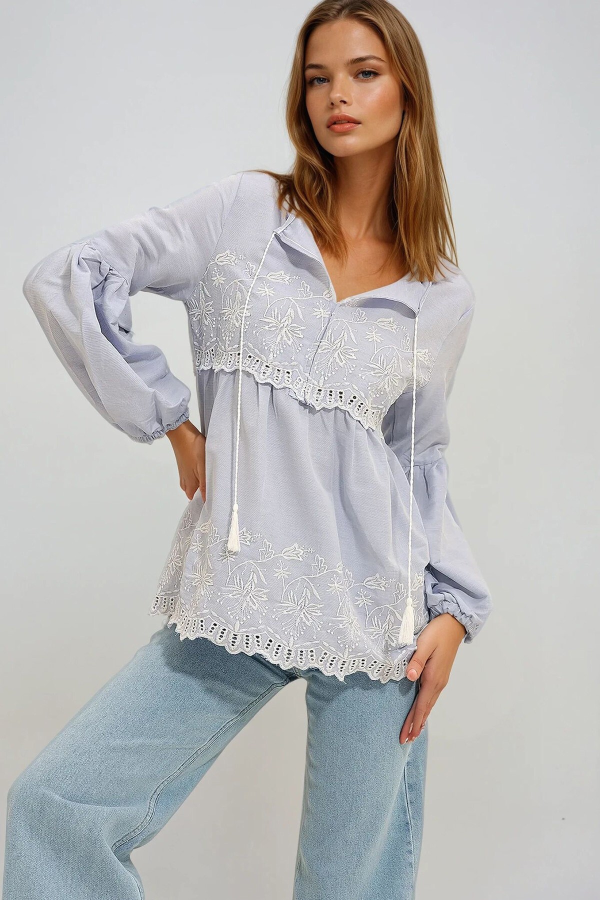 Bebe Mavi Önü Nakışlı Yakası Püsküllü Balon Kol Dokuma Bluz