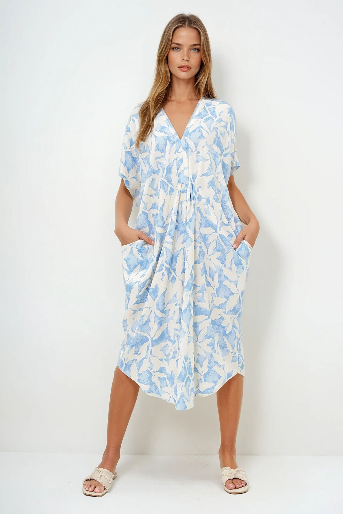 Bebe Mavi V Yaka Desenli Yazlık Maxi Boy Dokuma Elbise