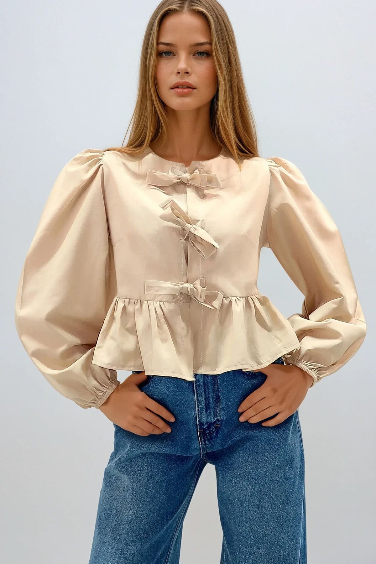 Bej Bisiklet Yaka Fiyonk Bağlamalı Prenses Kol Poplin Bluz