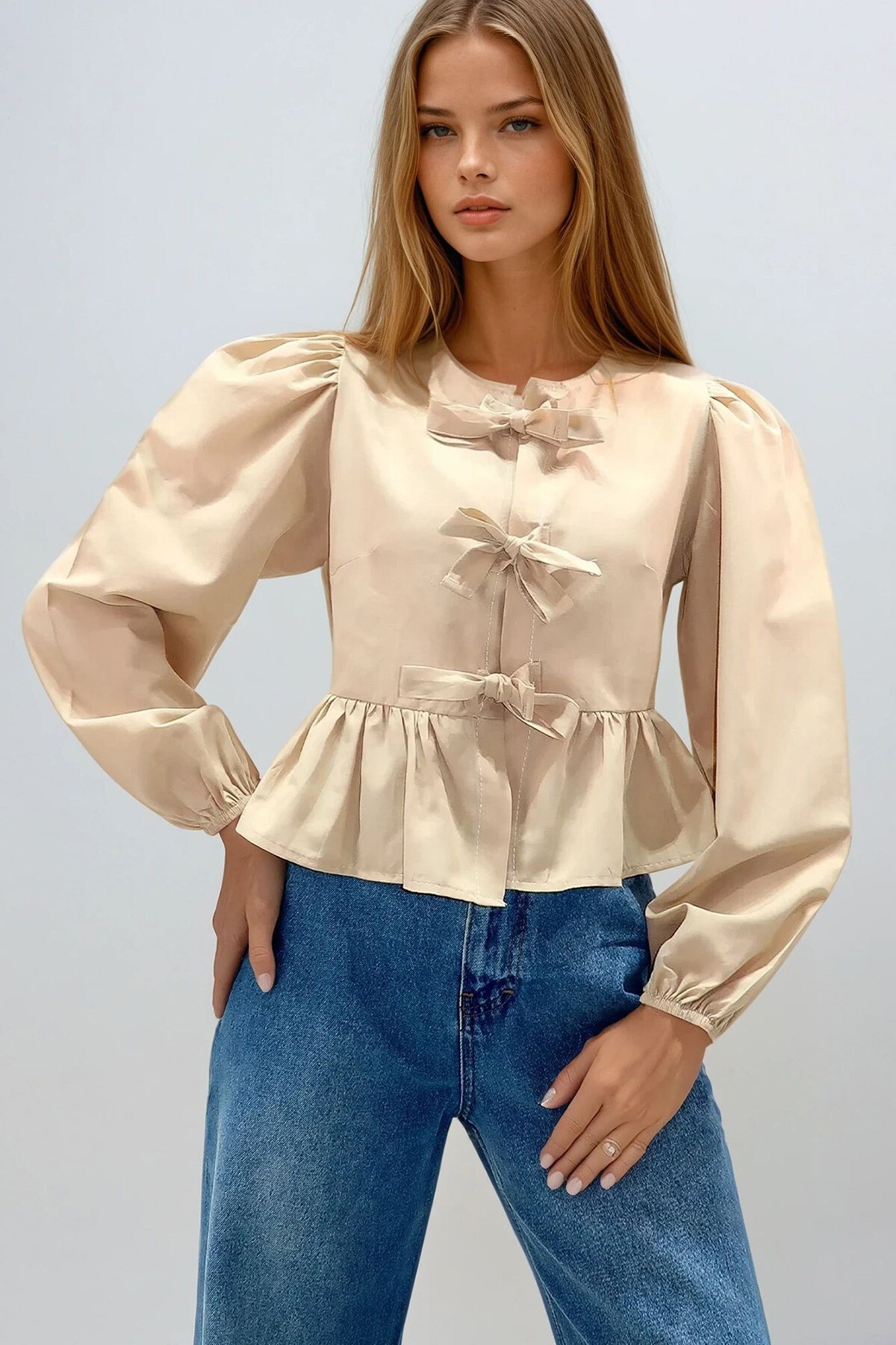 Bej Bisiklet Yaka Fiyonk Bağlamalı Prenses Kol Poplin Bluz