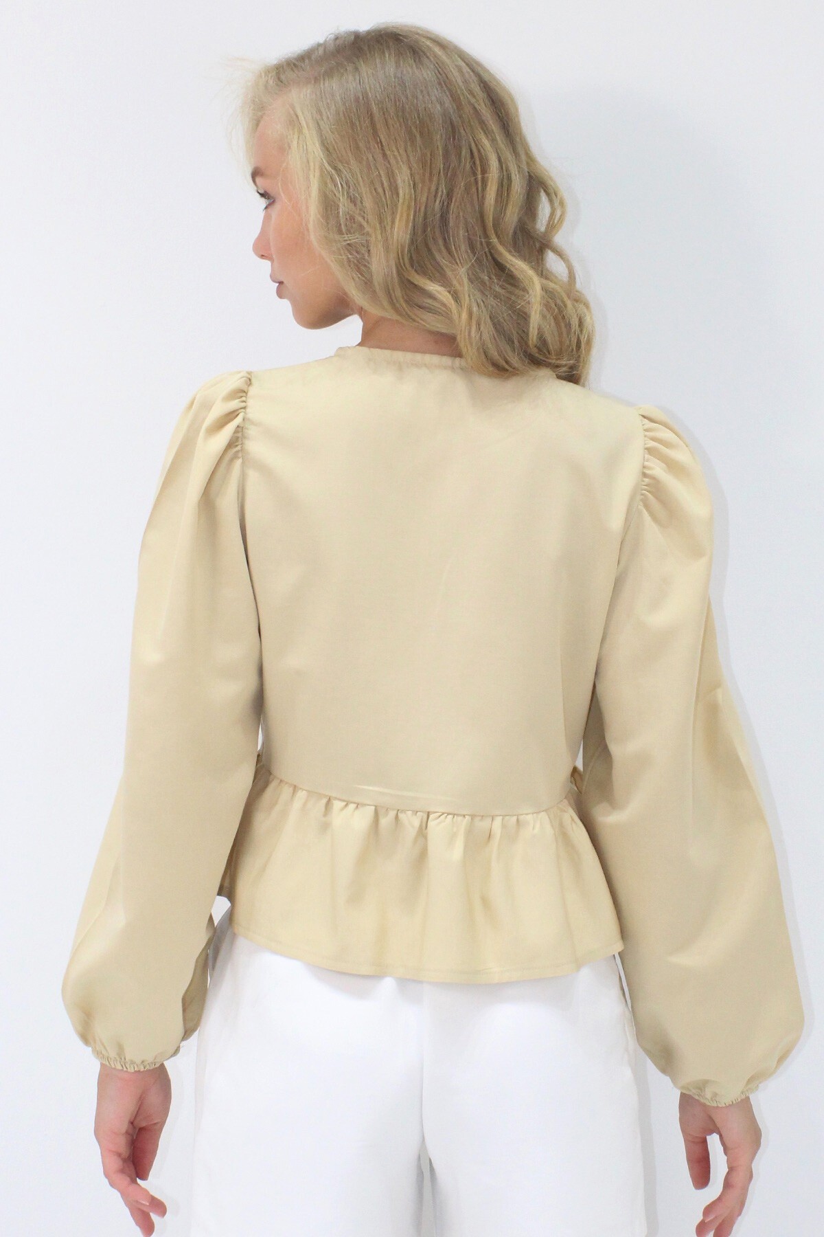 Bej Bisiklet Yaka Fiyonk Bağlamalı Prenses Kol Poplin Bluz