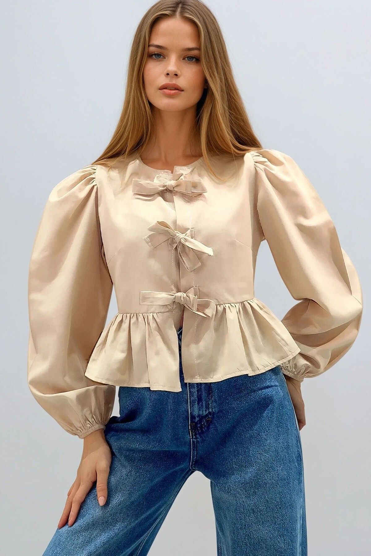 Bej Bisiklet Yaka Fiyonk Bağlamalı Prenses Kol Poplin Bluz