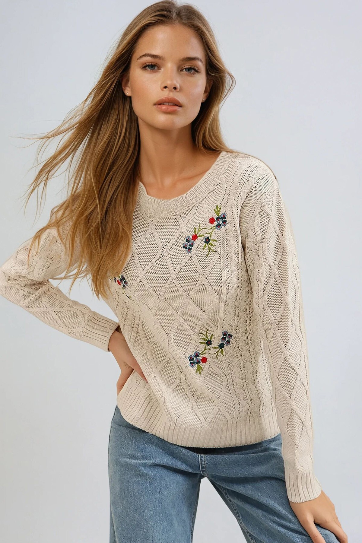 Bej Bisiklet Yaka Nakış İşlemeli Kışlık Triko Kazak