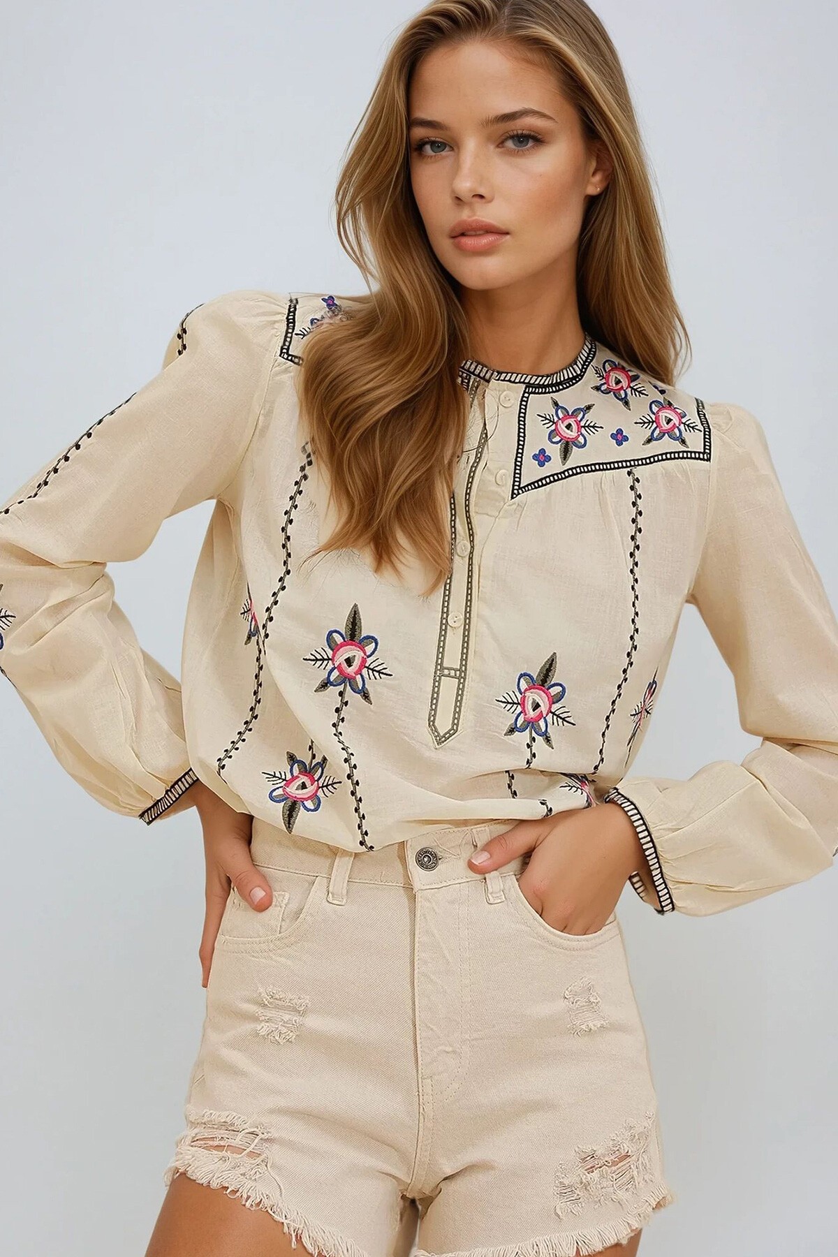 Bej Bisiklet Yaka Nakışlı Düğme Detaylı Dokuma Bluz