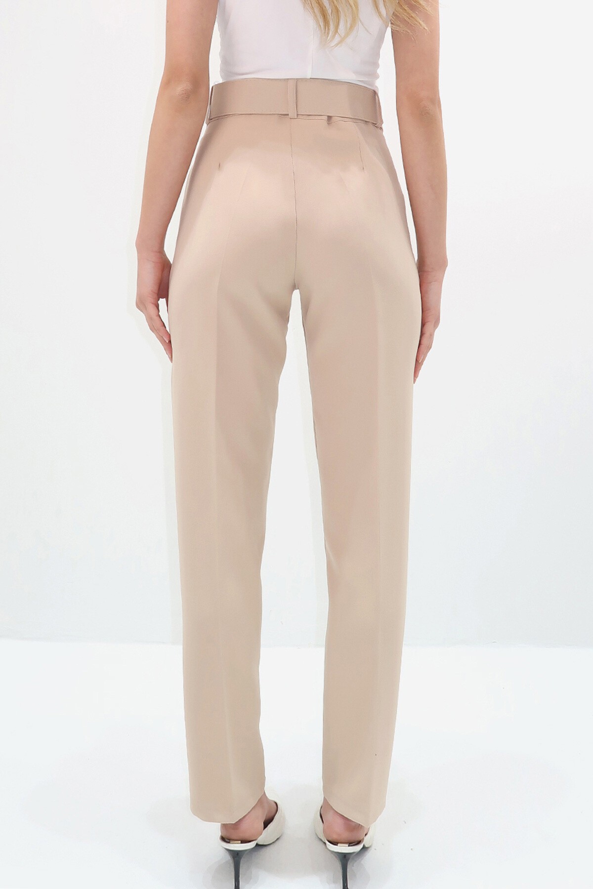 Bej Çift Cepli Piliseli Beli Kemerli Straight Fit Pantolon