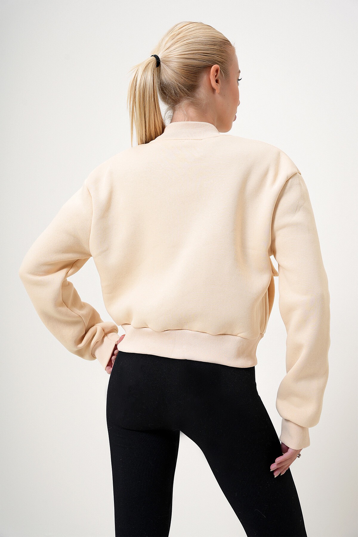 Bej Çıt Çıt Kapamalı Çift Cepli İçi Şardonlu Crop Ceket