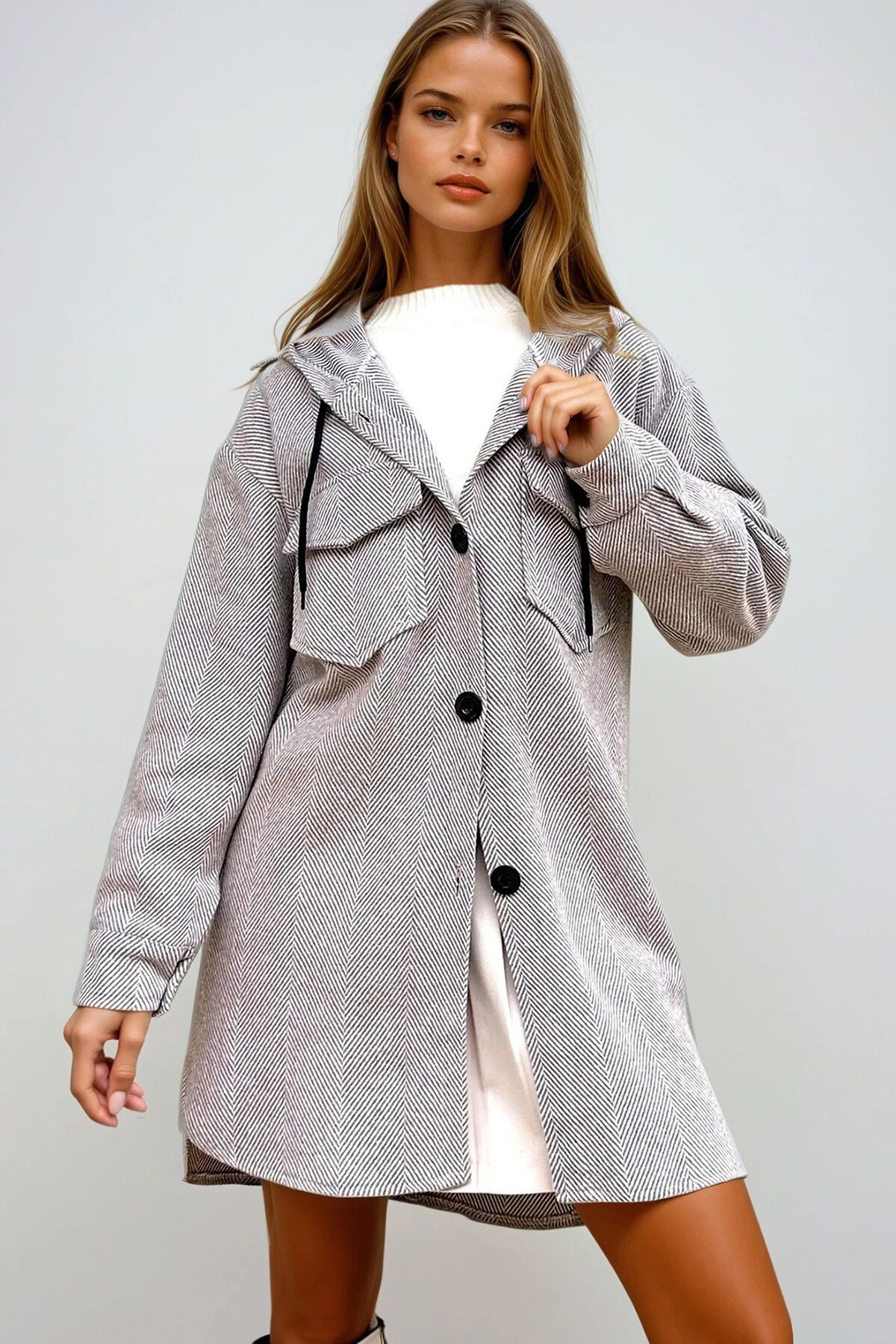 Bej Kapüşonlu Çift Cepli Mont