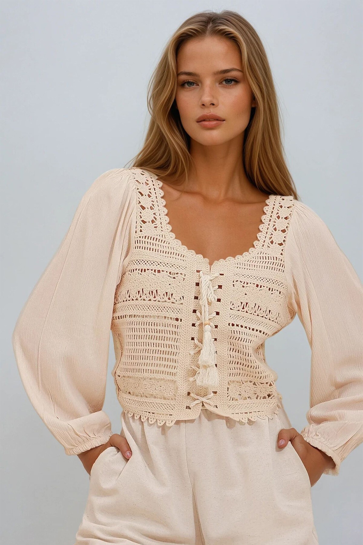 Bej Kare Yaka Önü Bağlamalı Kroşata Dokuma Crop Bluz