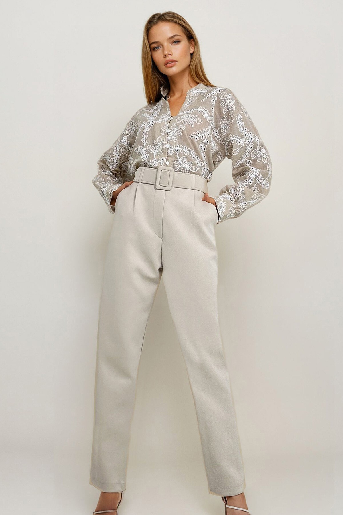 Bej Kemerli Pantolon