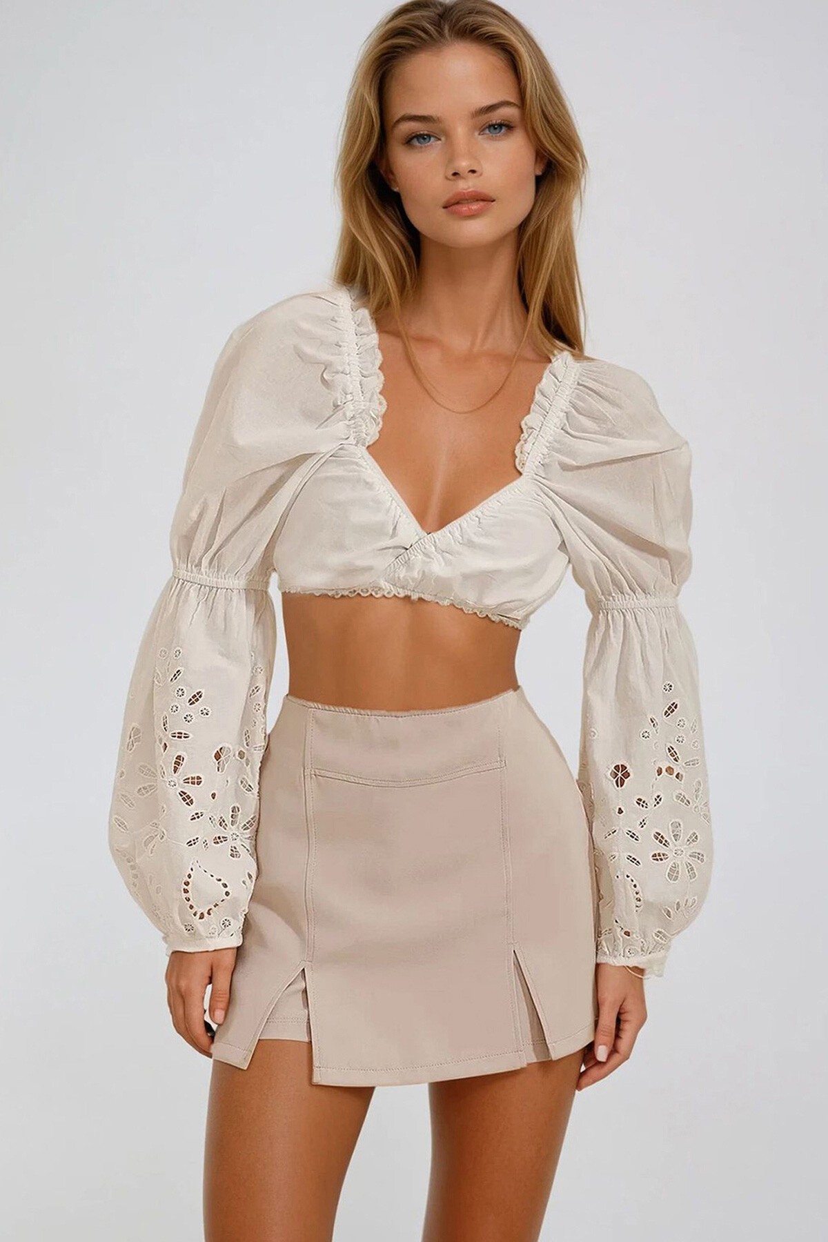 Bej Mini Yırtmaç Detaylı Şort Etek