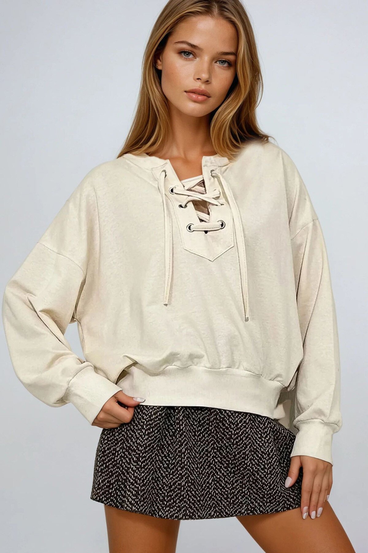 Bej Önü Bağcıklı Oversıze Sweatshirt