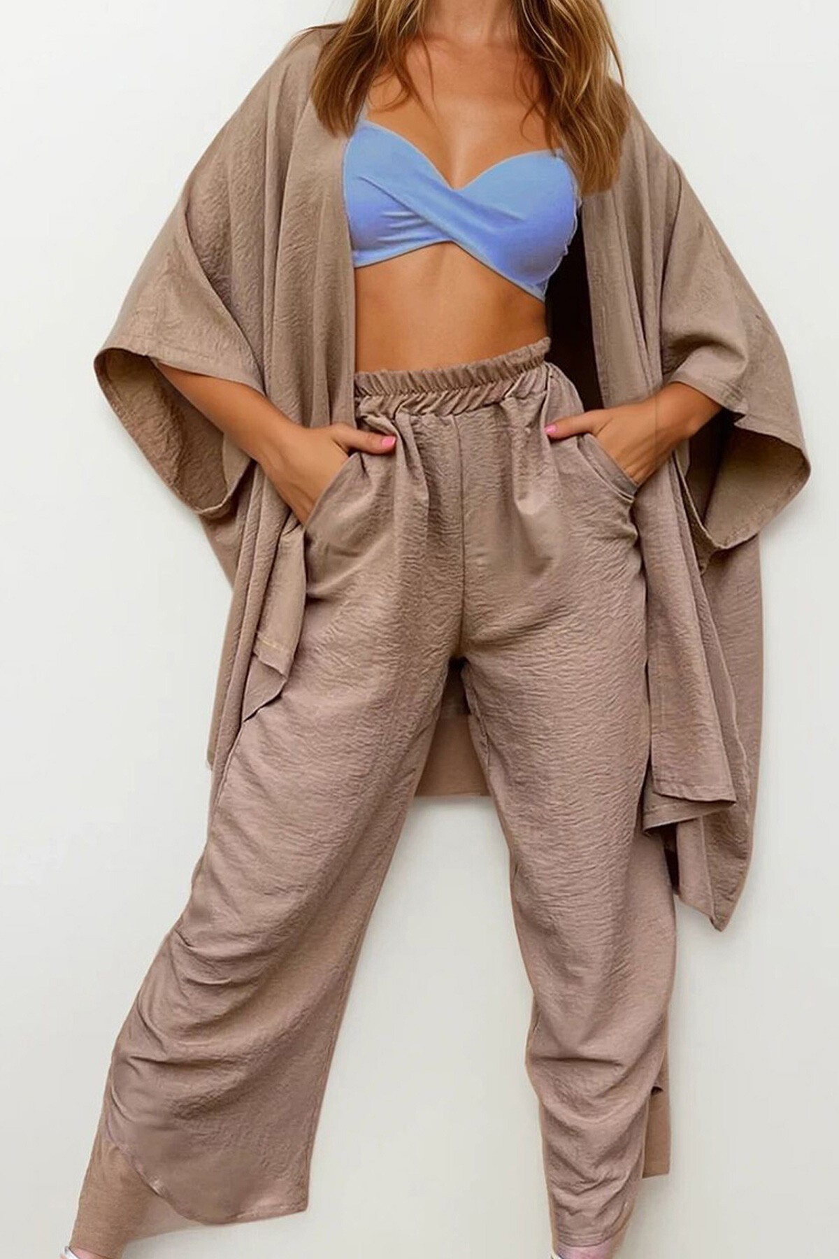 Bej Paçası Yırtmaçlı Kendinden Dokulu Pantolon Ve Ceket İkili Takım