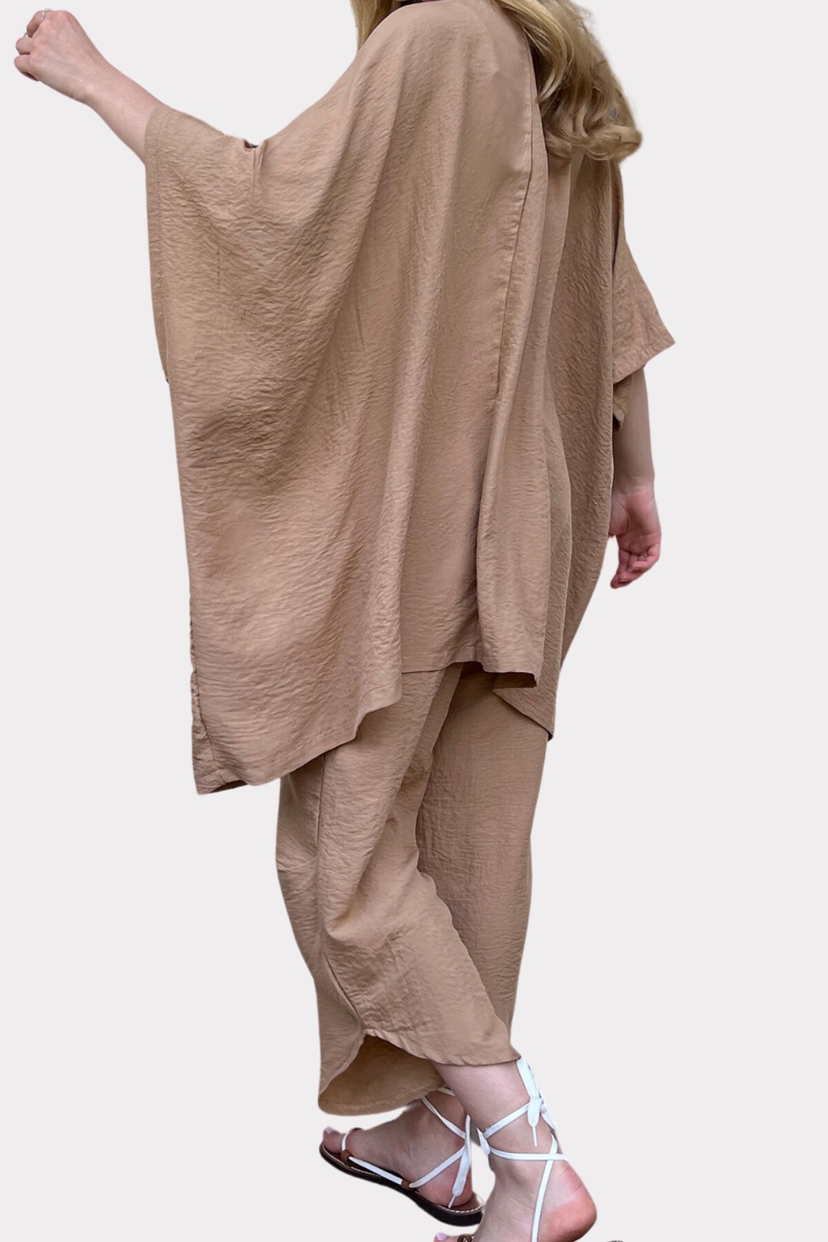 Bej Paçası Yırtmaçlı Kendinden Dokulu Pantolon Ve Ceket İkili Takım