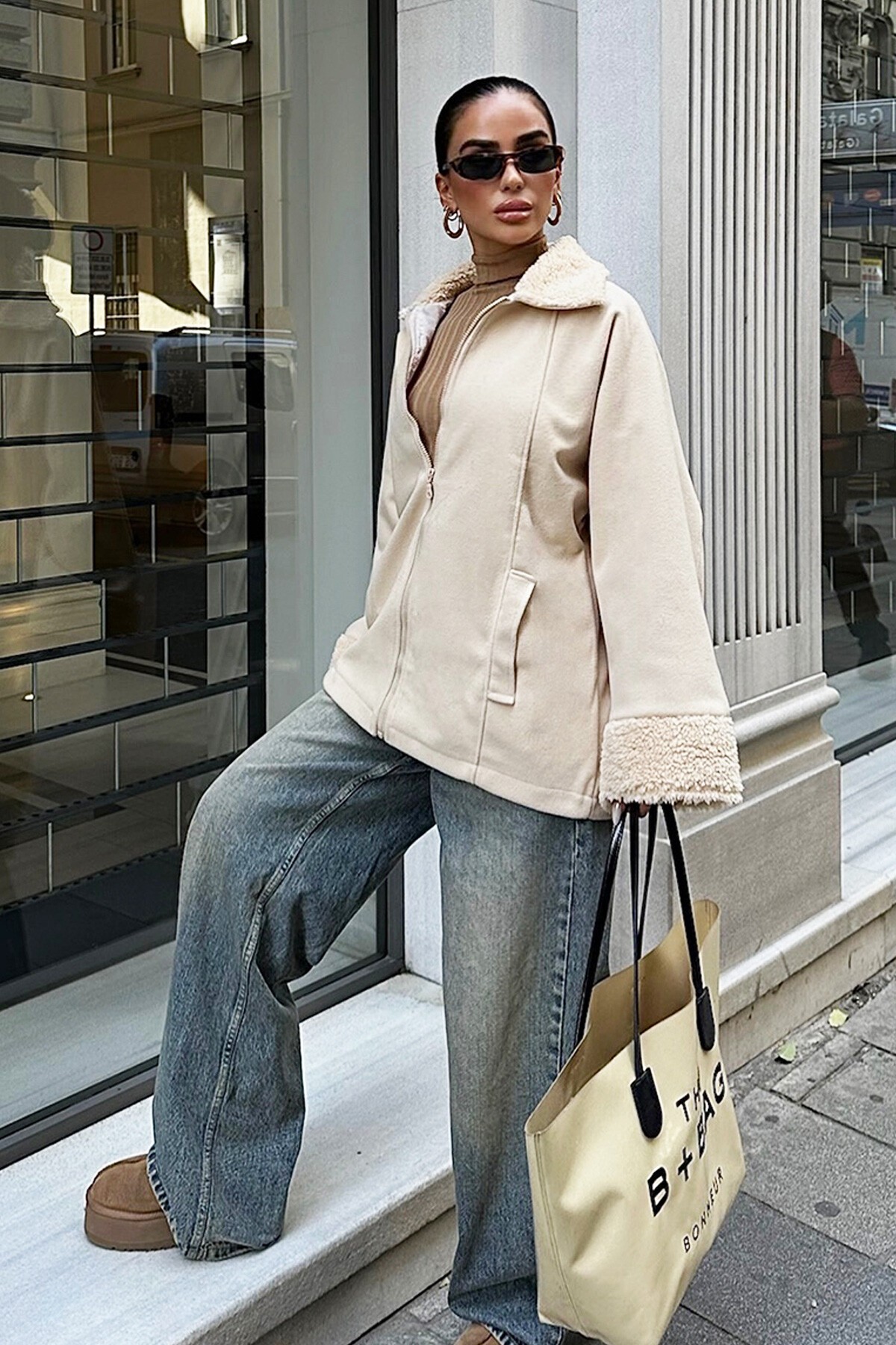 Bej Peluş Detaylı Kaşe Ceket