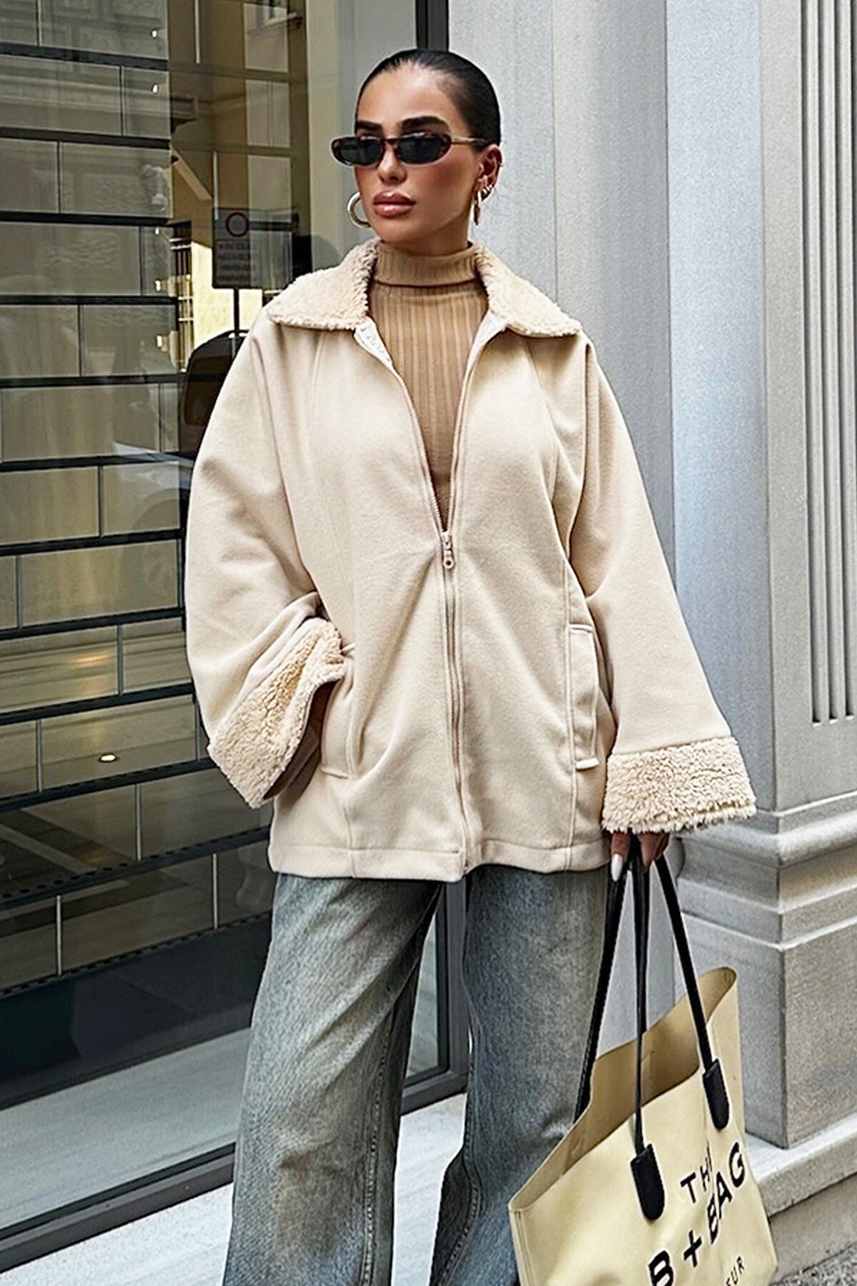 Bej Peluş Detaylı Kaşe Ceket