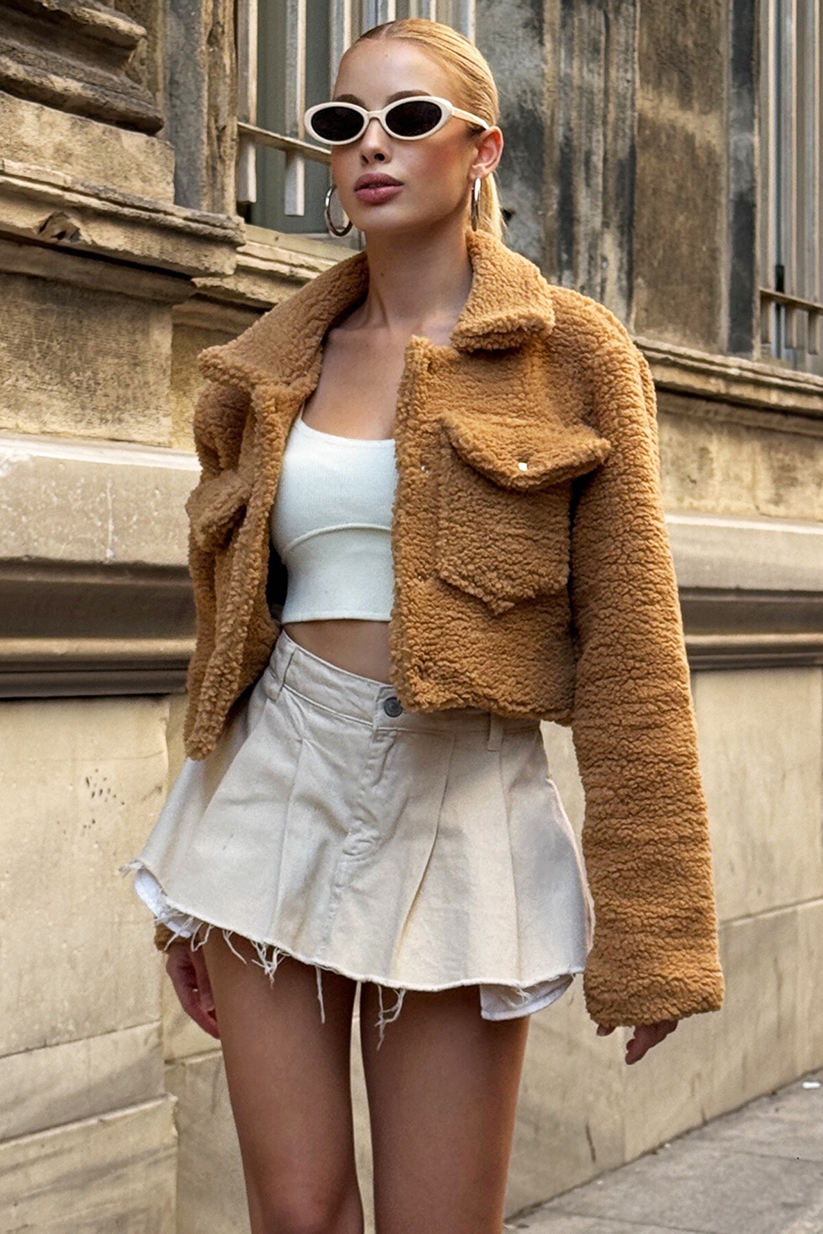 Bej Polo Yaka Çift Cepli Çıtçıt Kapamalı Crop Peluş Ceket