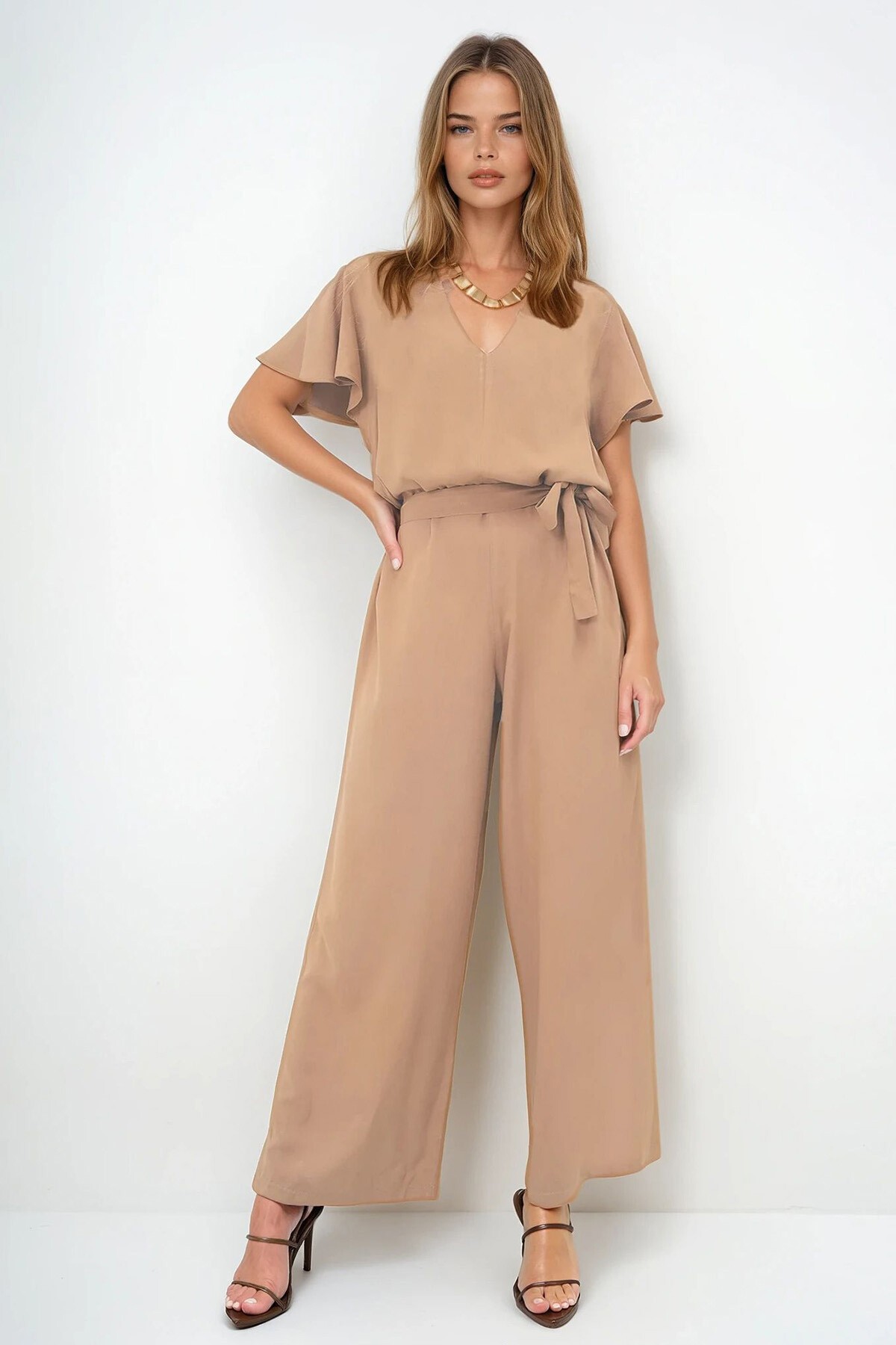 Bej V Yaka Kolları Volanlı Kendinden Kuşaklı Dokuma Yazlık Tulum