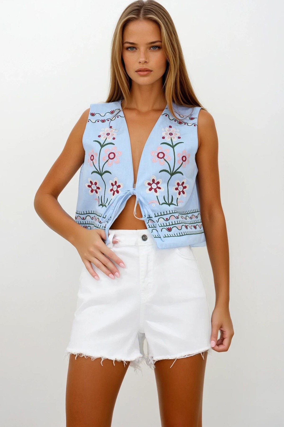 Beyaz 5 Cepli Püskül Detaylı Denim Şort