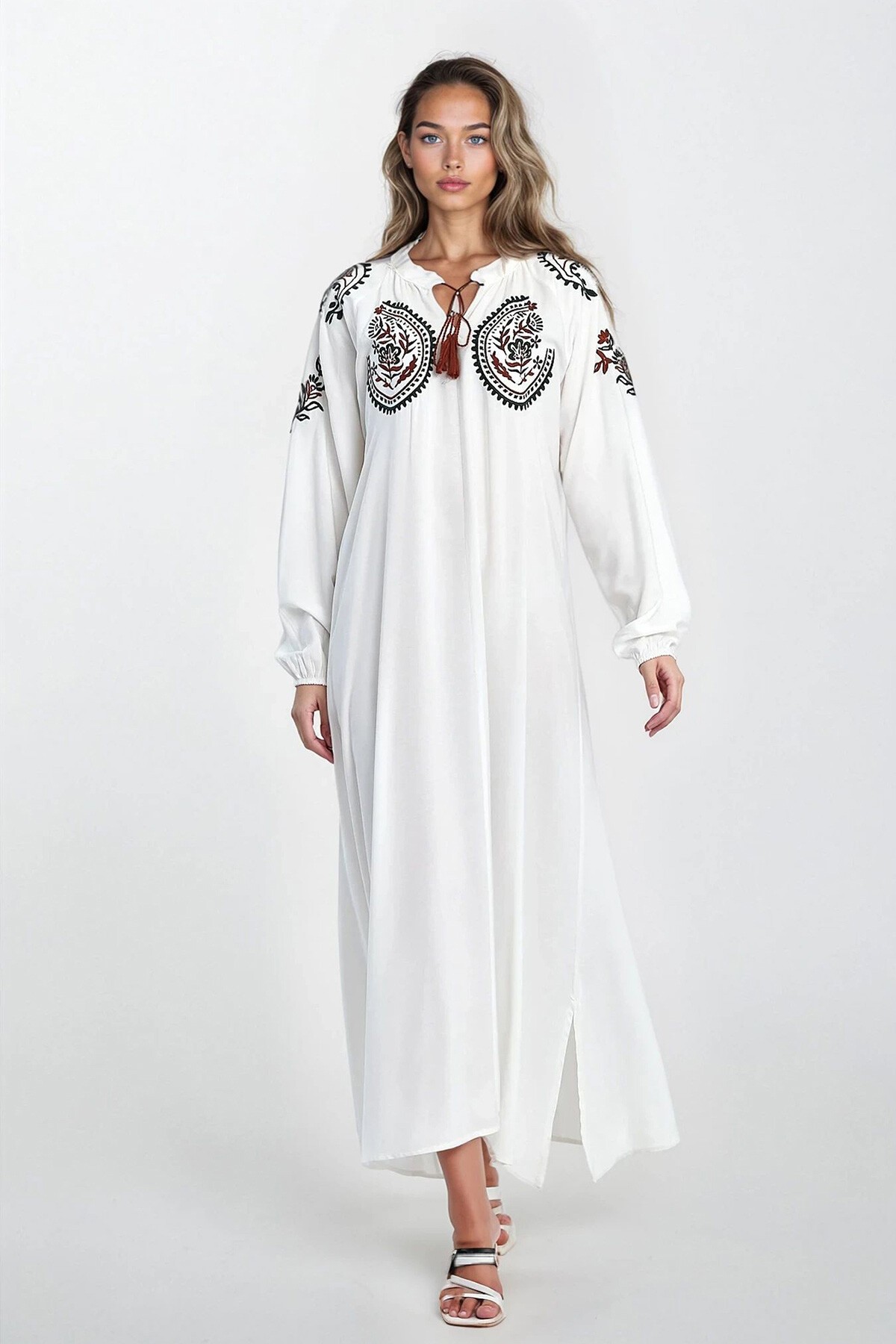 Beyaz Bağlama Detaylı Nakışlı Büyük Beden Viskon Elbise