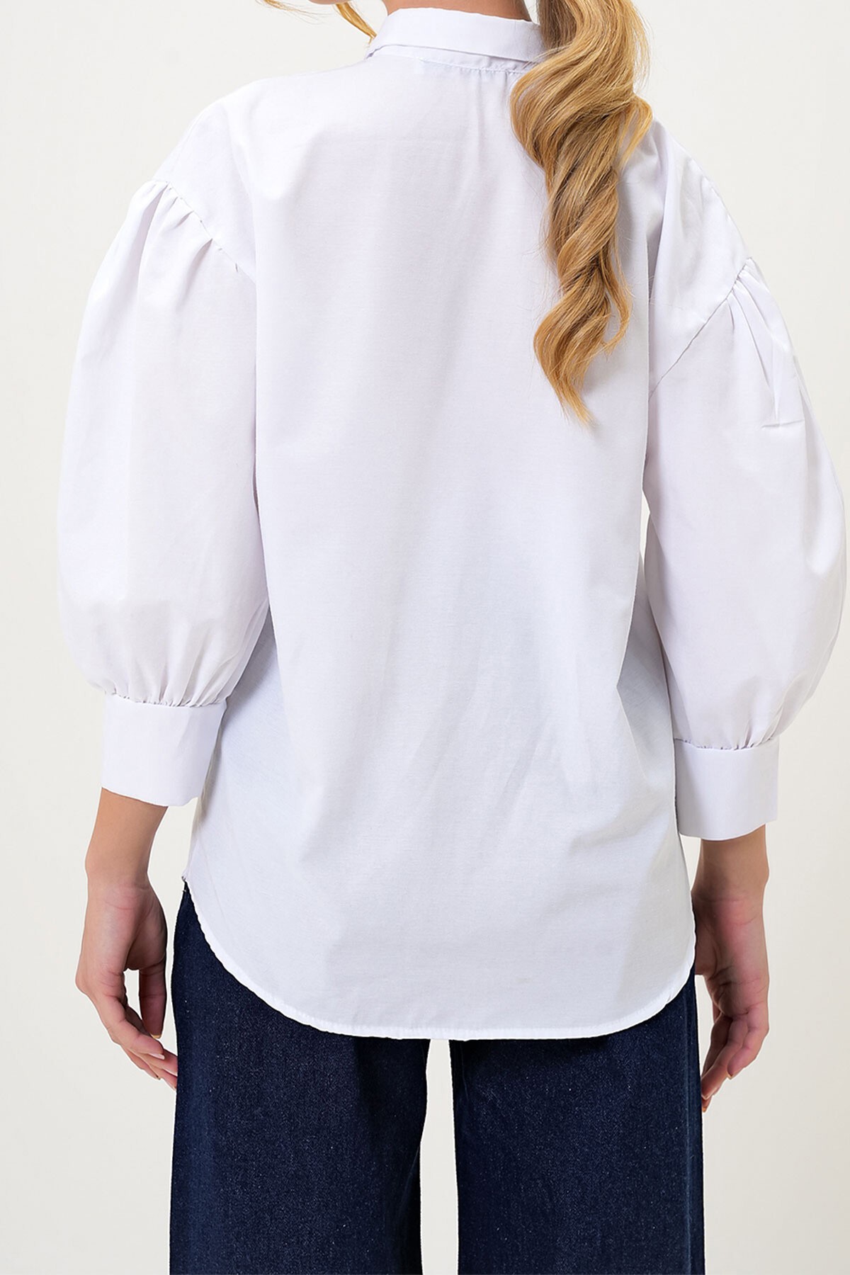 Beyaz Balon Kol Gizli Patlı Dokuma Gömlek