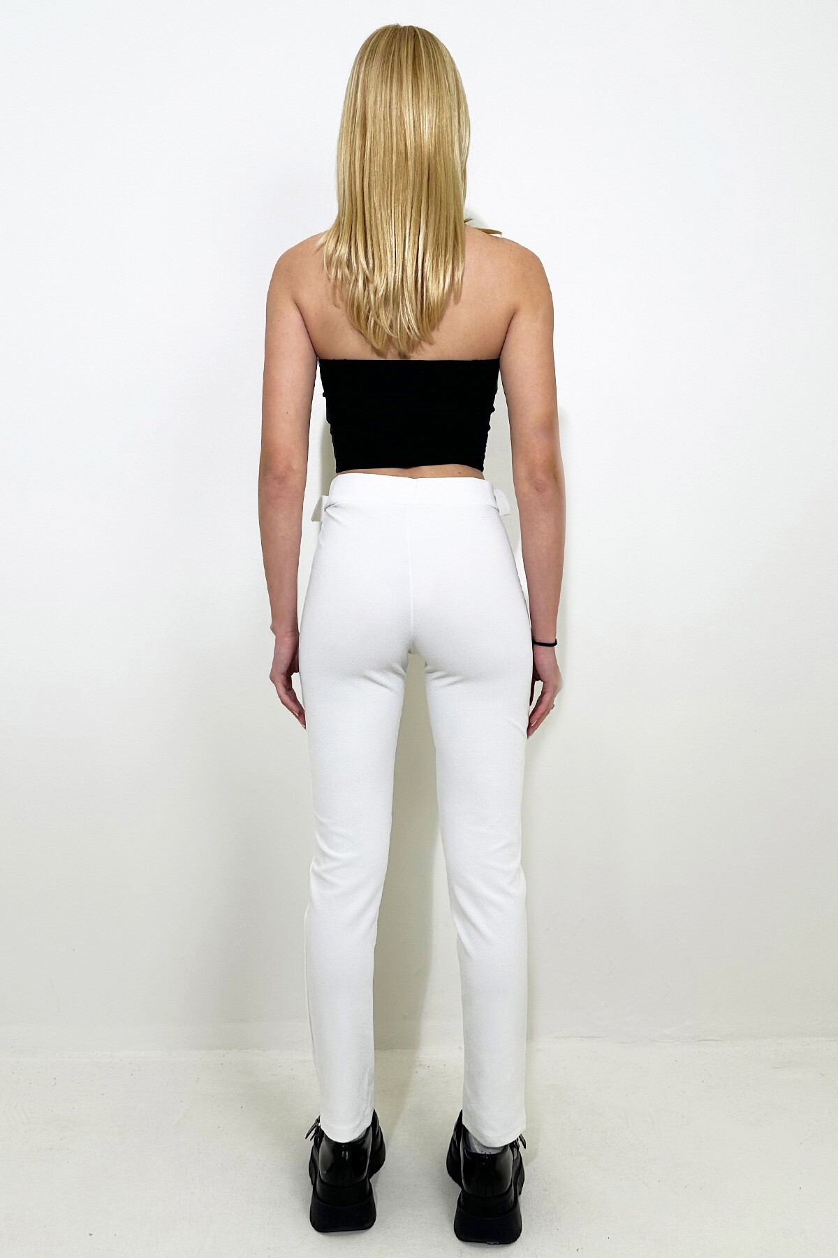Beyaz Beli Kemerli Önü Çimalı Pantolon
