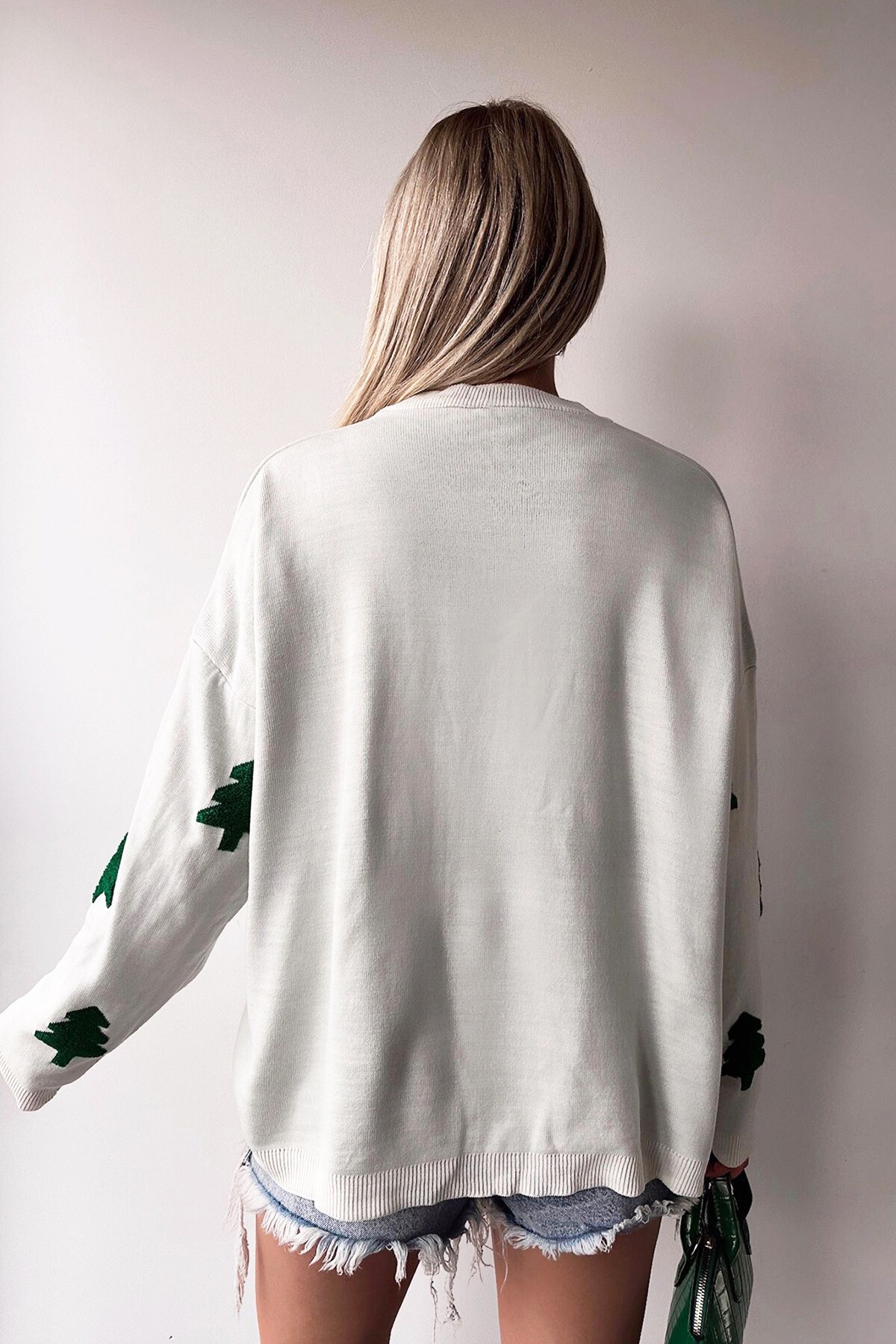 Beyaz Bisiklet Yaka Ağaç Desenli Triko Kazak