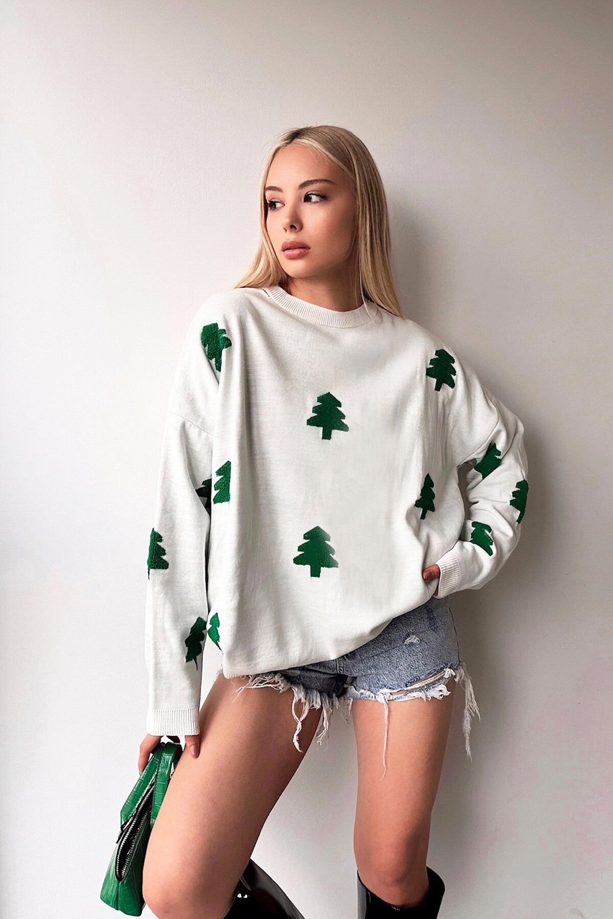 Beyaz Bisiklet Yaka Ağaç Desenli Triko Kazak