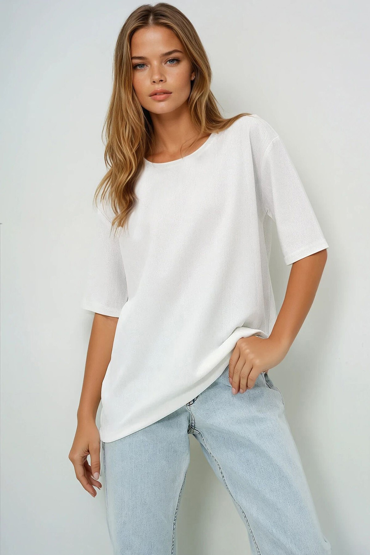 Beyaz Bisiklet Yaka Dokulu Basic T Shırt