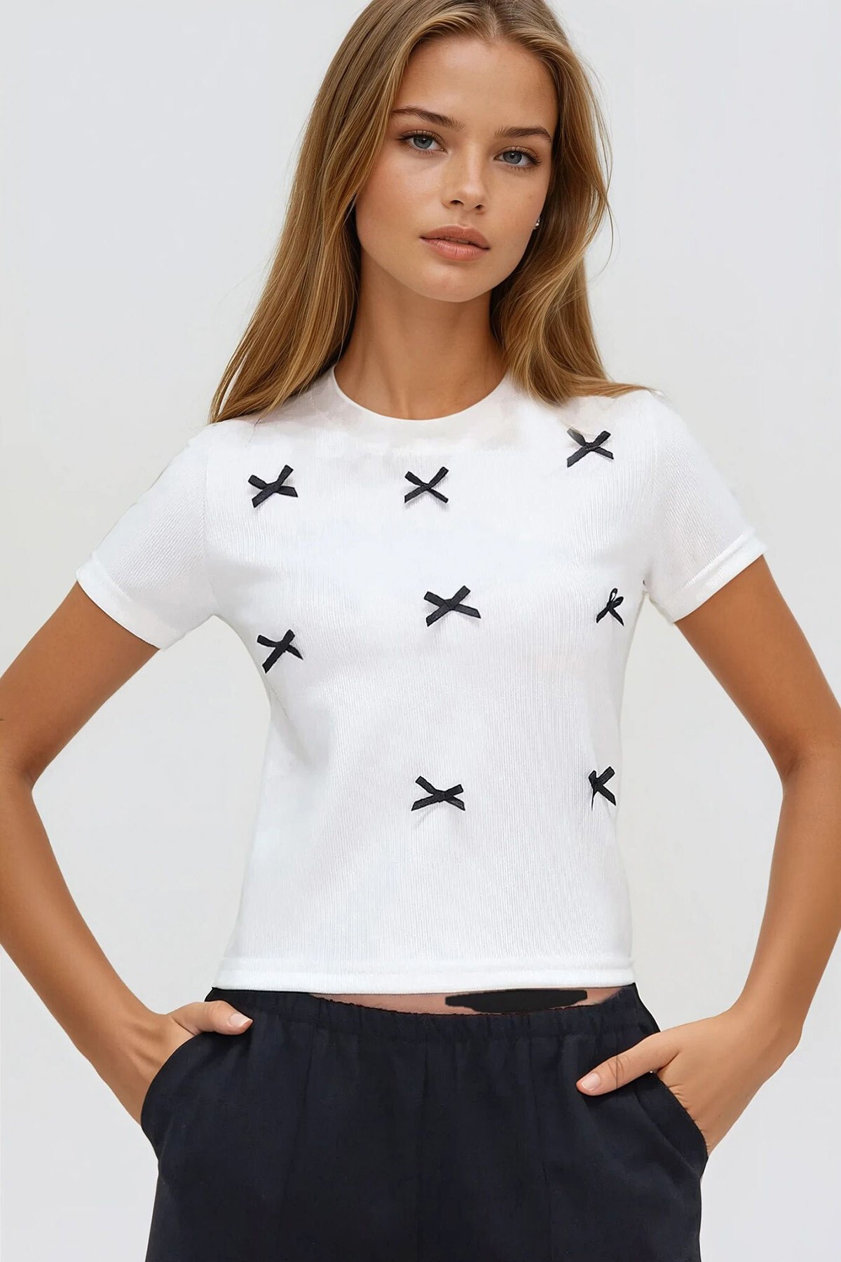 Beyaz Bisiklet Yaka Fiyonk Süslü Crop Bluz