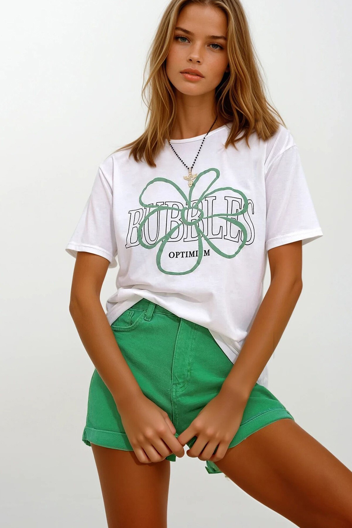 Beyaz Bisiklet Yaka Flok Baskılı T-Shirt