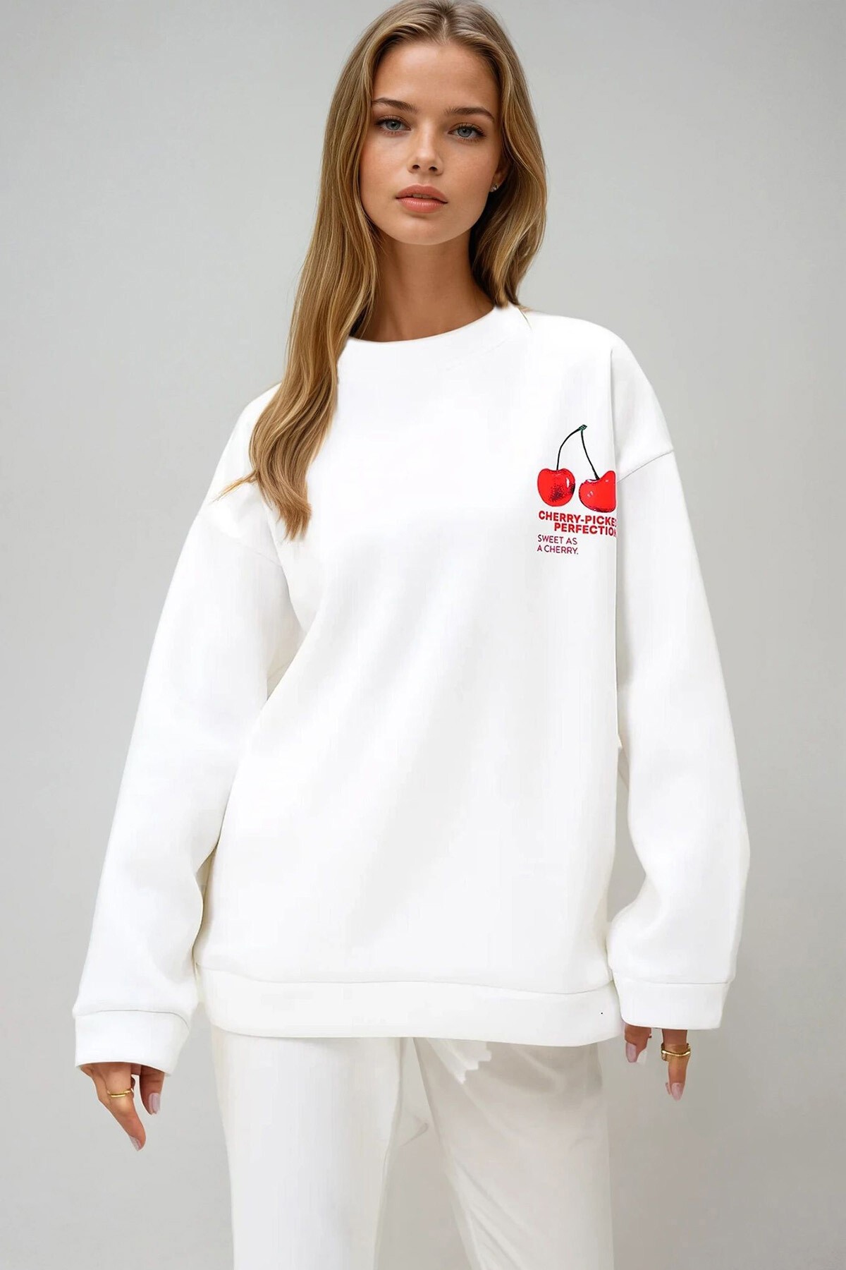 Beyaz Bisiklet Yaka Kiraz Baskılı 3 İplik Şardonlu Sweatshırt