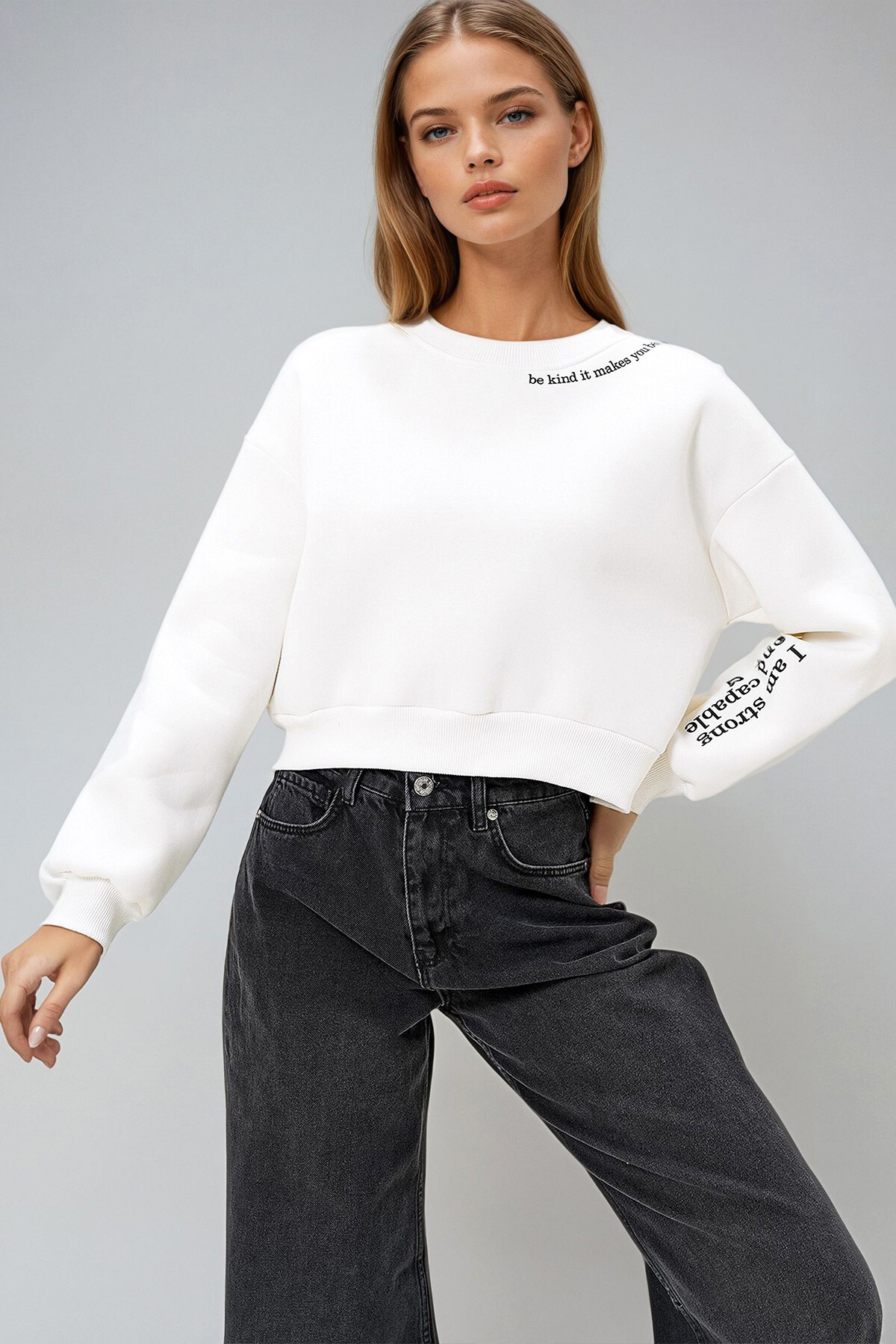 Beyaz Bisiklet Yaka Kol Ve Yaka Baskı Detaylı Üç İplik Şardonlu Sweatshırt