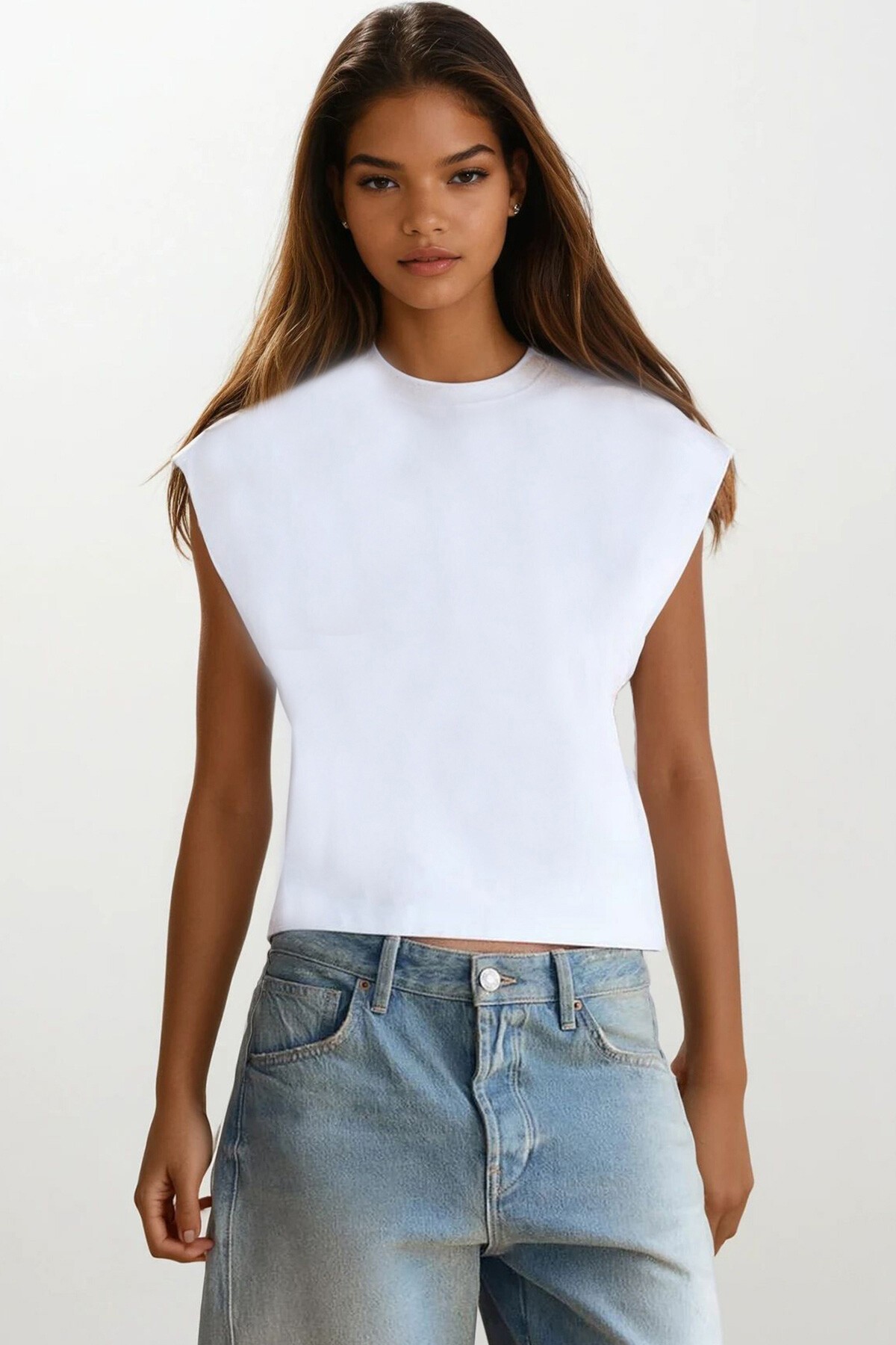 Beyaz Bisiklet Yaka Omuzları Vatkalı Kolsuz T-Shırt