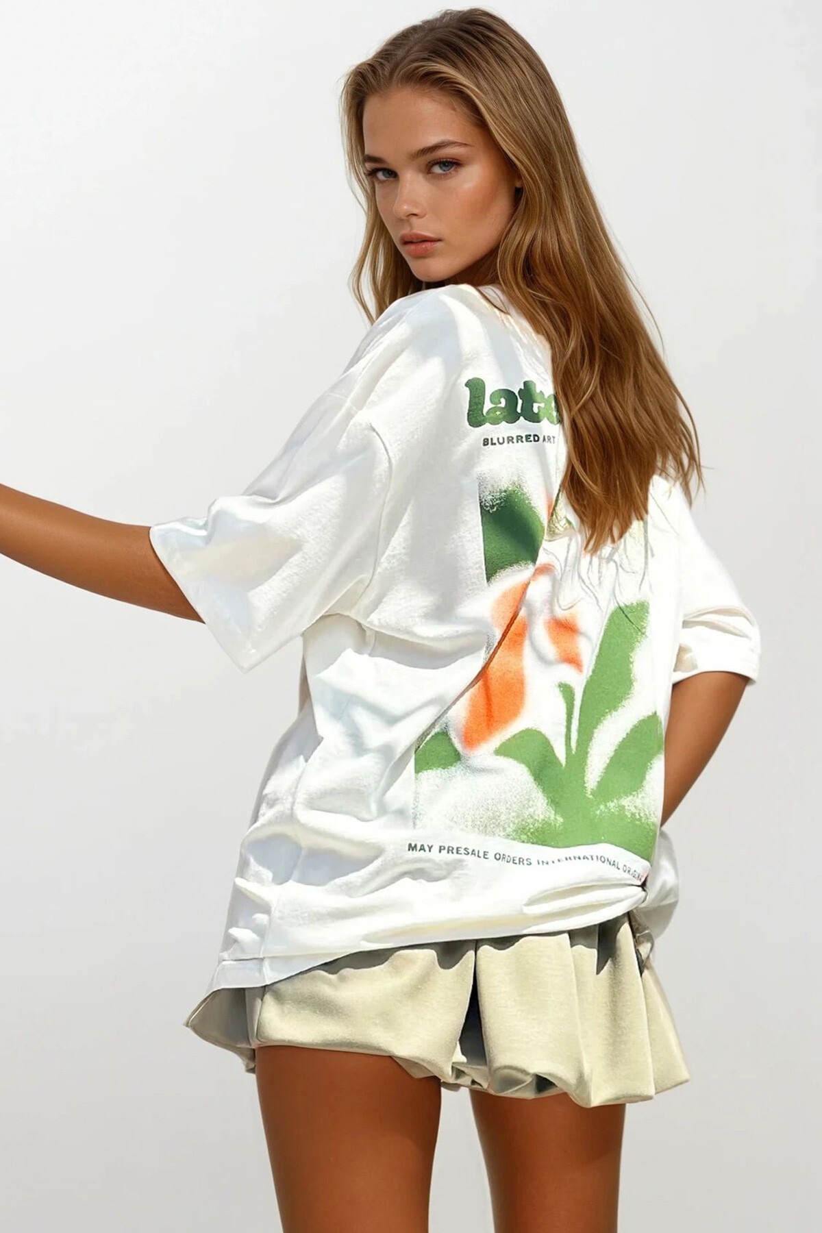 Beyaz Bisiklet Yaka Ön Ve Arka Çiçek Baskılı Oversize T-Shirt