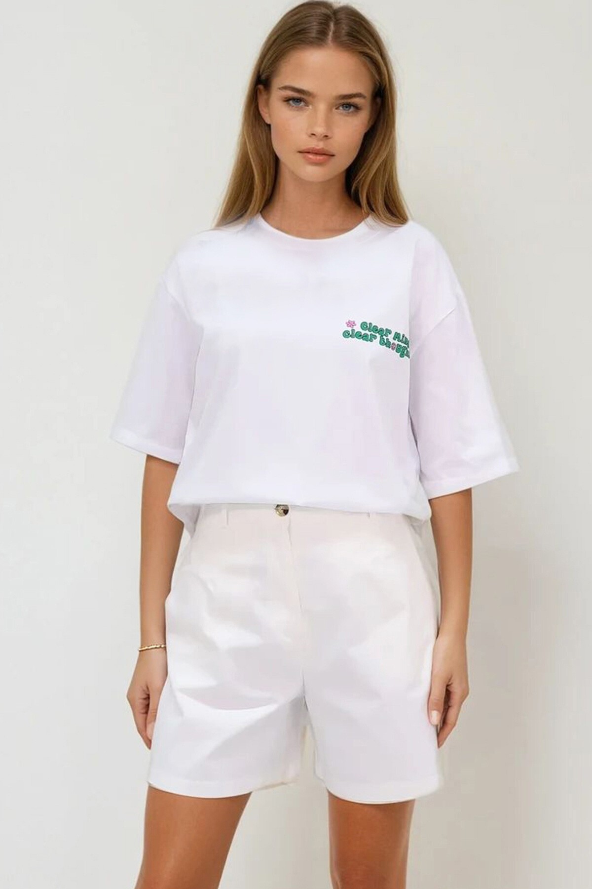 Beyaz Bisiklet Yaka Önü Ve Arkası Flok Baskılı %100 Pamuk Oversize T Shirt