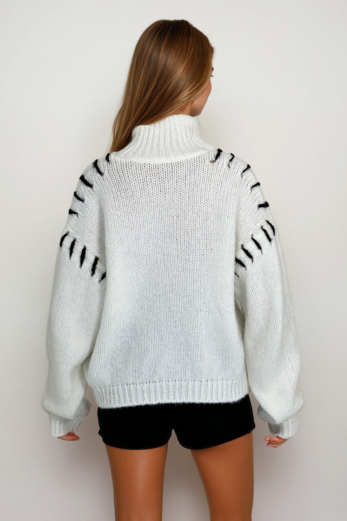 Beyaz Bloklu Triko Kazak