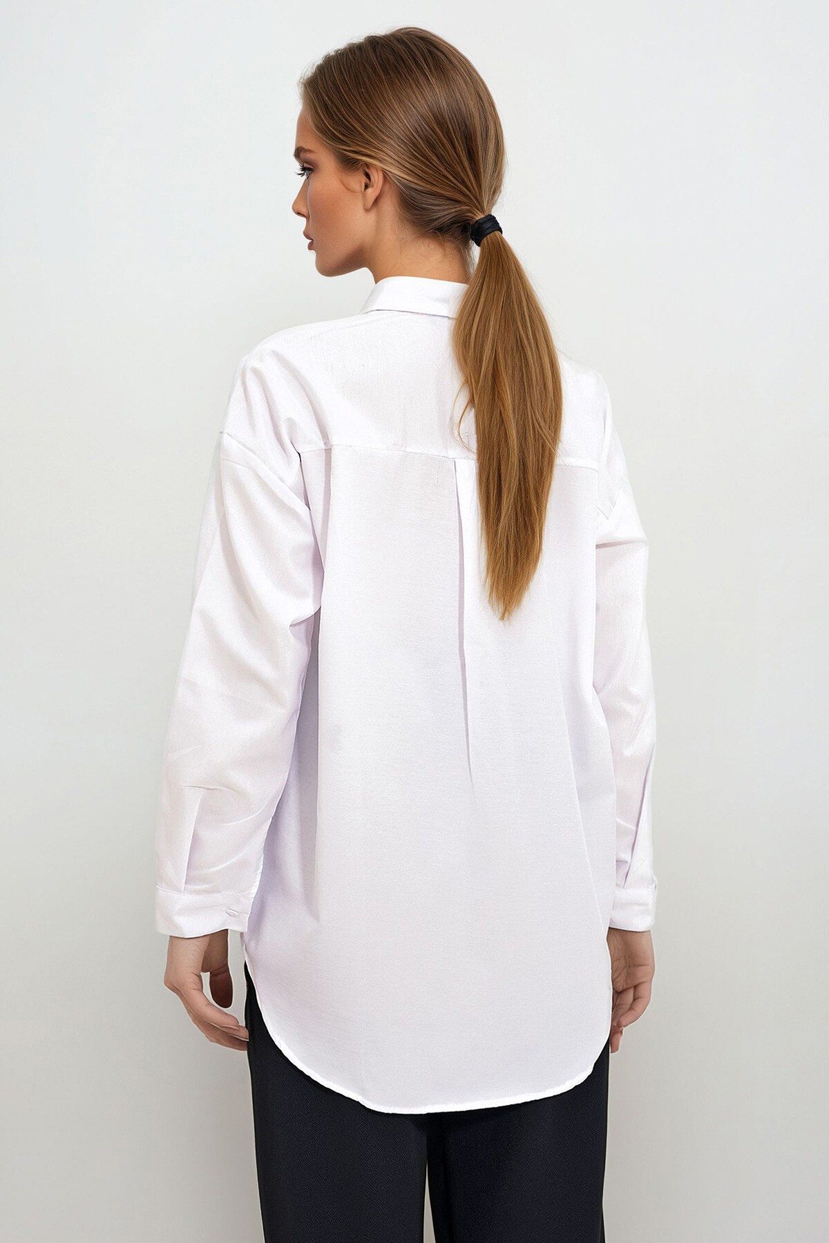 Beyaz Çiçek Nakışlı Oversize Dokuma Gömlek