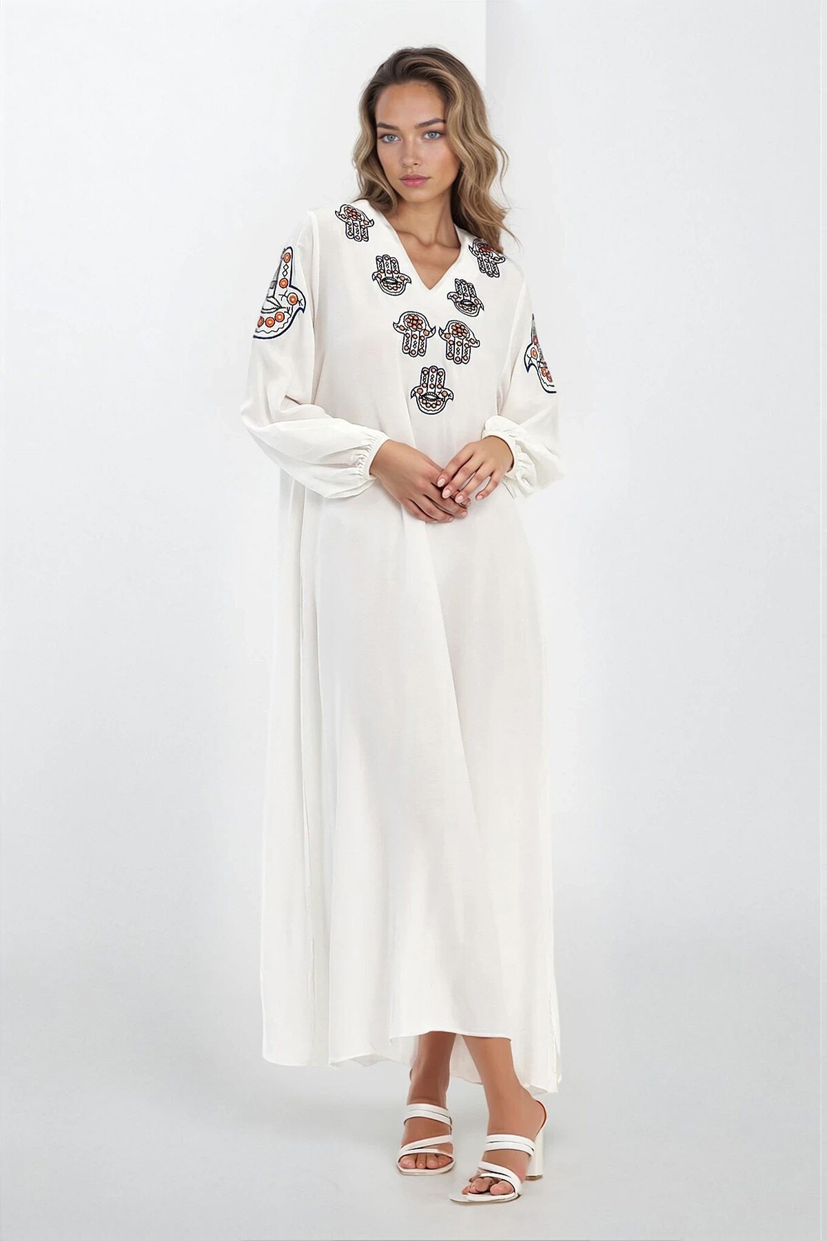 Beyaz Derin V Yaka Etnik Desenli Elbise