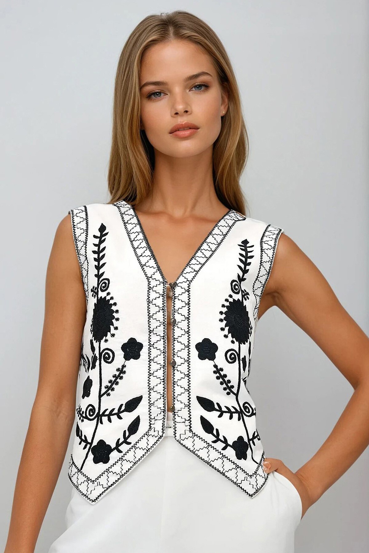 Beyaz Düğme Detaylı Nakış İşlemeli Keten Yelek