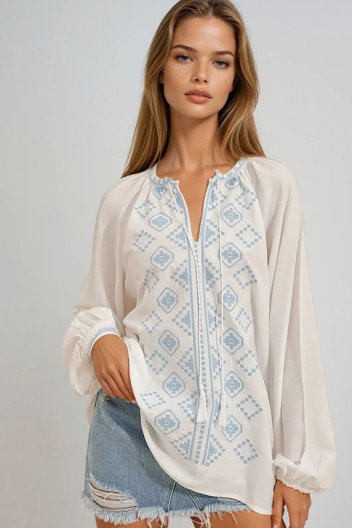 Beyaz Etnik Nakışlı Viskon Dokuma Bluz
