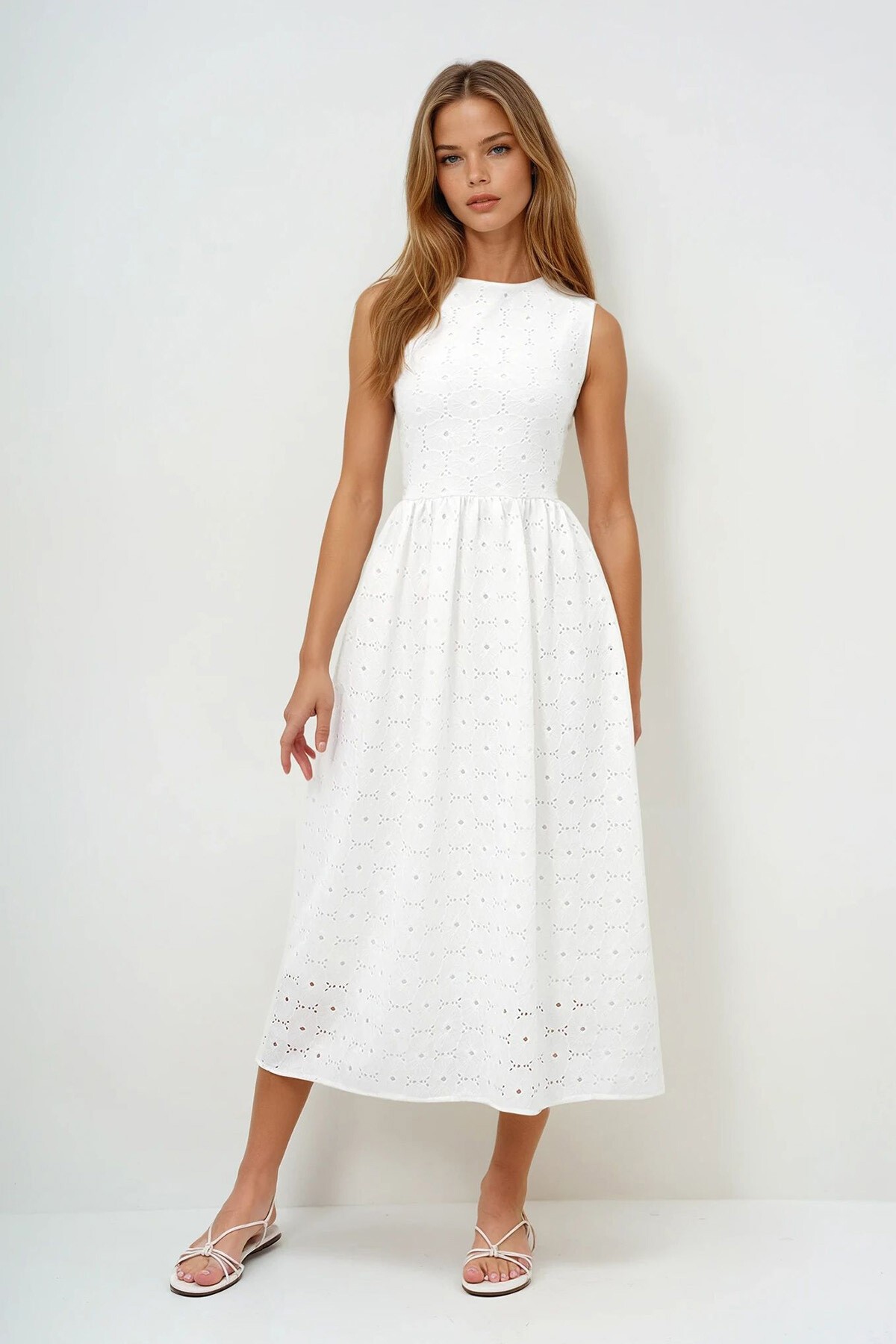 Beyaz Gizli Fermuarlı Kolsuz Premium Güpür Elbise